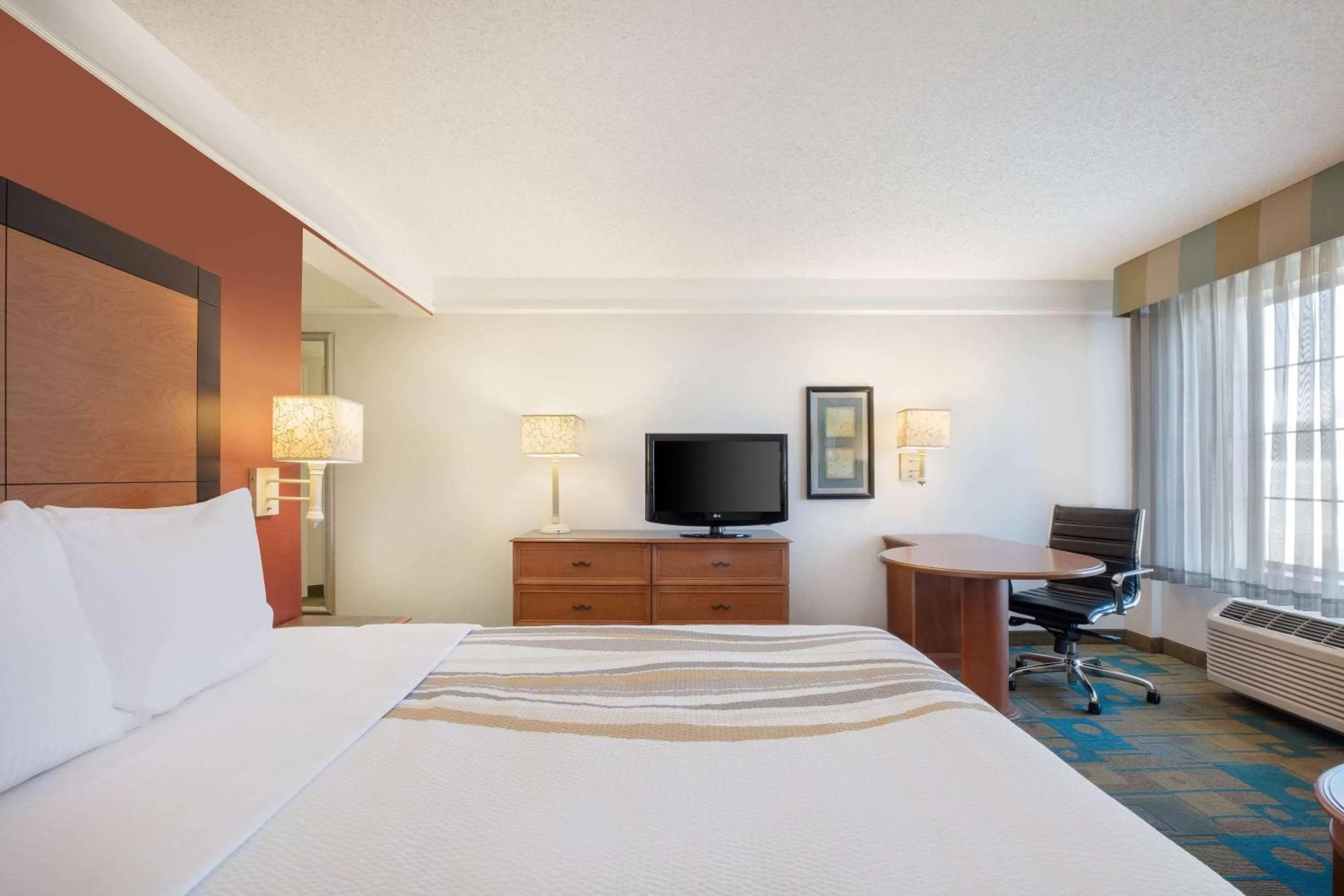 Executive King Room in La Quinta Inn and Suites by Wyndham, Ocala