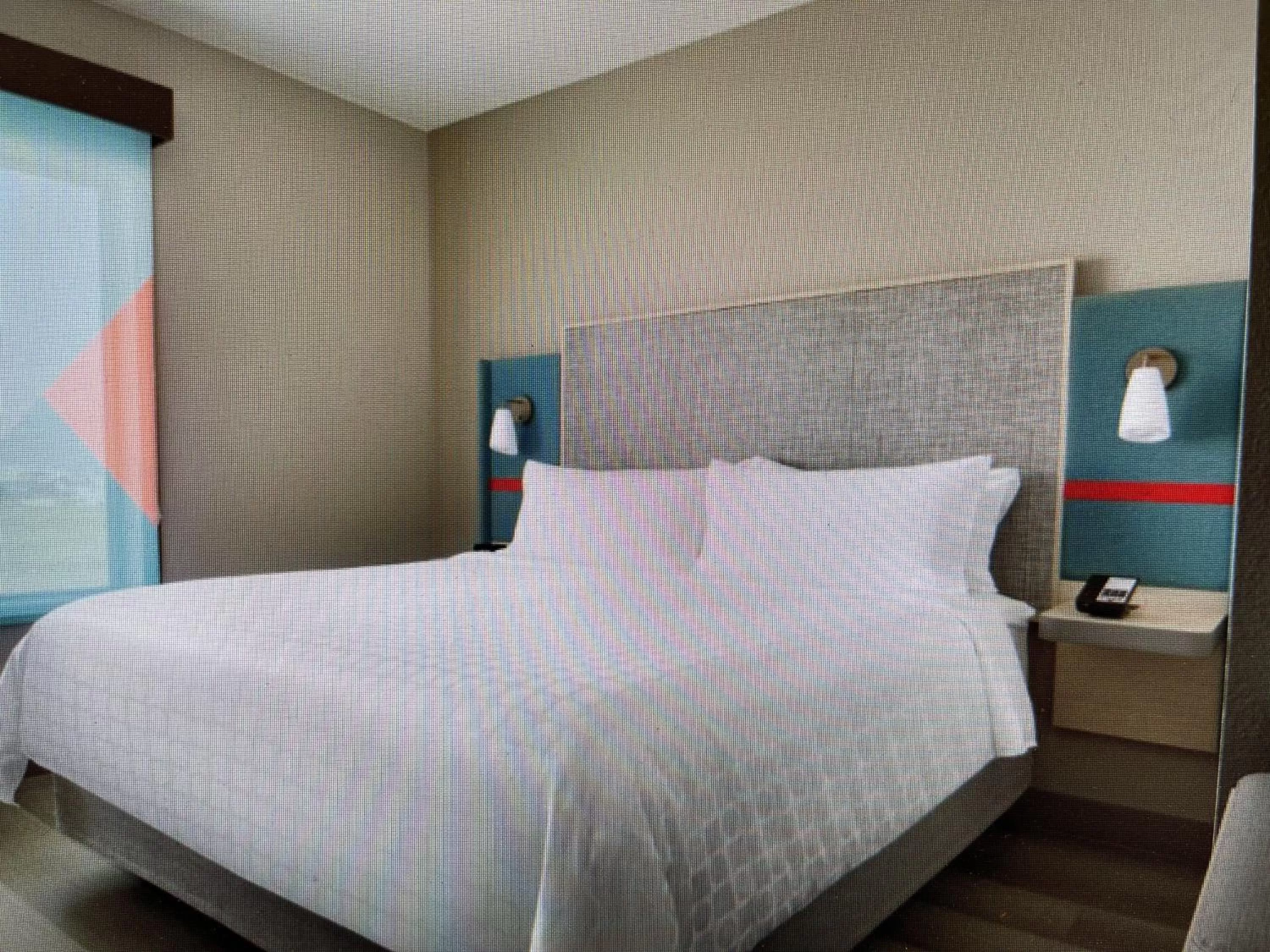 Standard King Room with Roll-in Shower - Mobility Accessible in avid hotels - Detroit - Warren by IHG