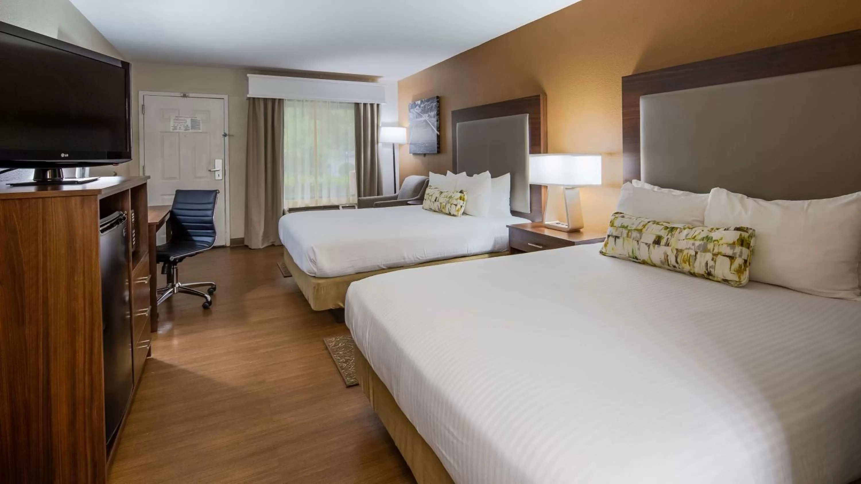 Queen Room with Two Queen Beds - Non-Smoking in Best Western Shenandoah Inn