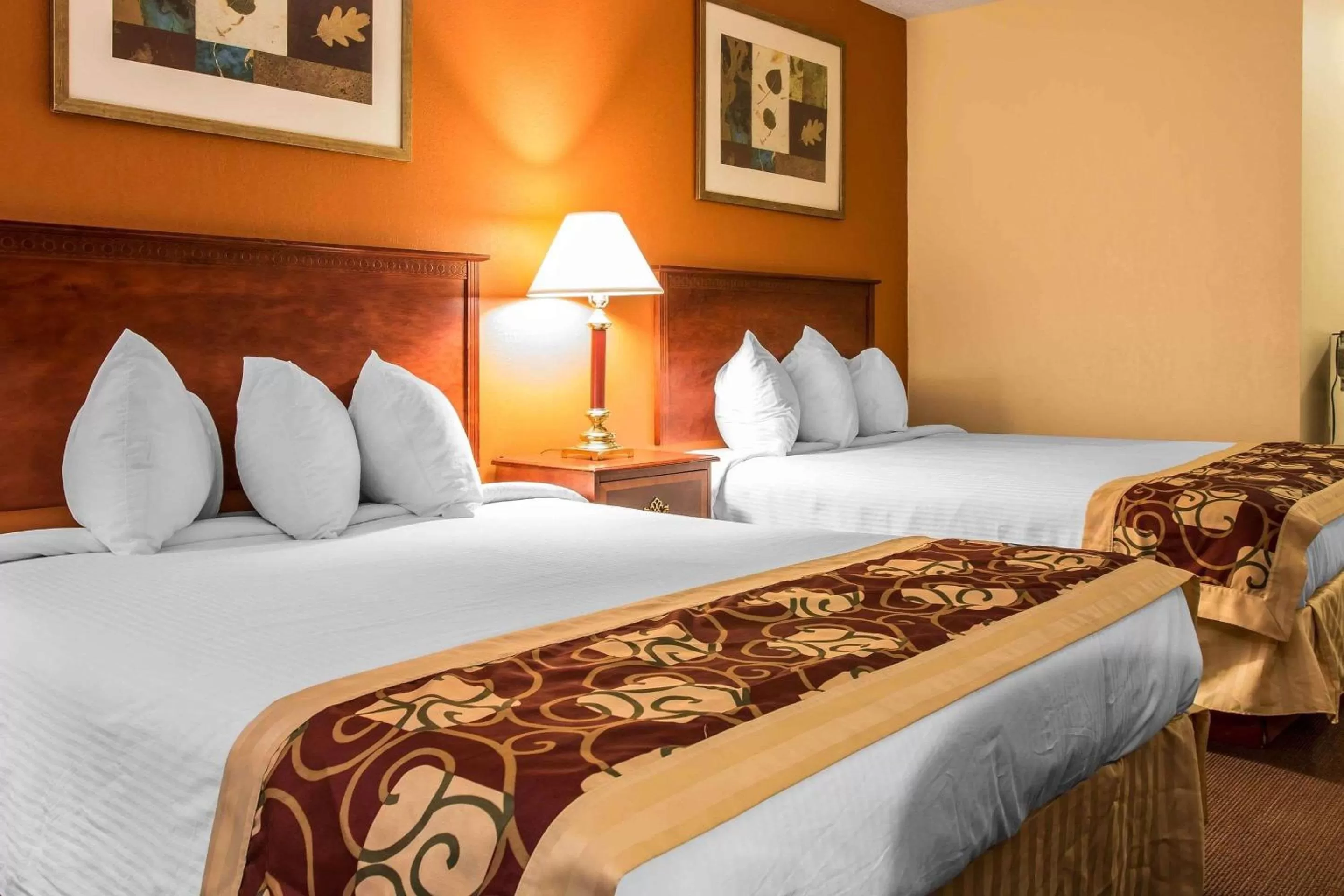 Queen Room with Two Queen Beds - Non-Smoking in Rodeway Inn Muskegon Airport