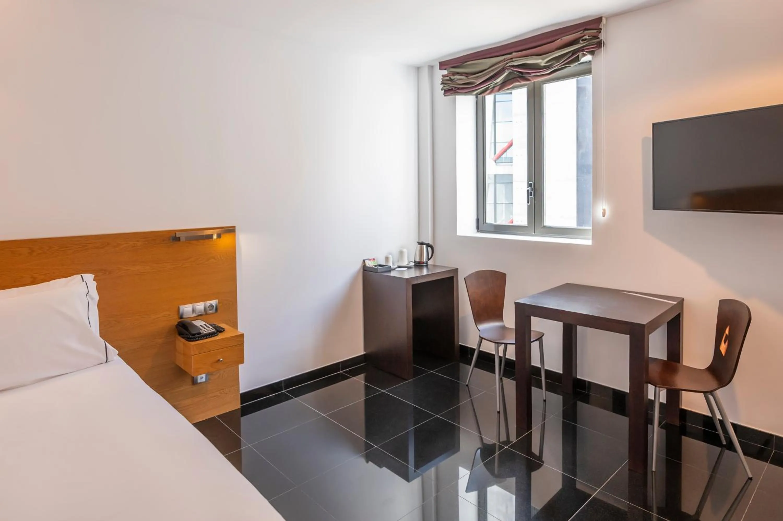 Studio Apartment in Hesperia Fira