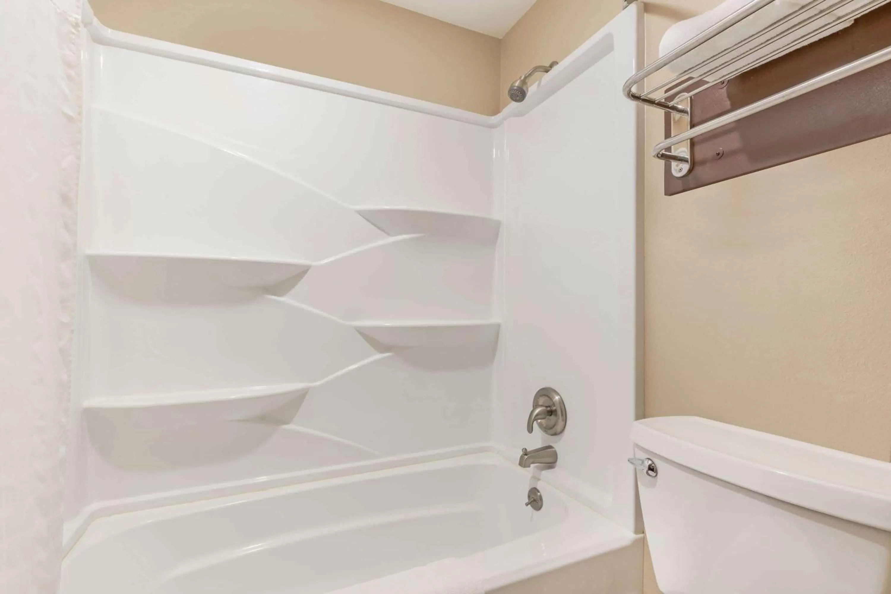 Queen Room - Non-Smoking in Days Inn by Wyndham Auburn