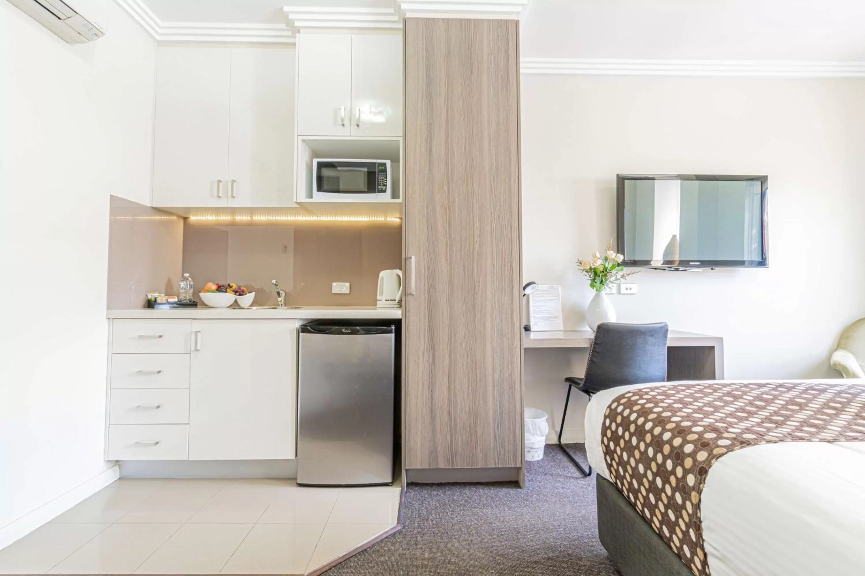 Photo of the whole room, Bed in Best Western Plus Camperdown Suites
