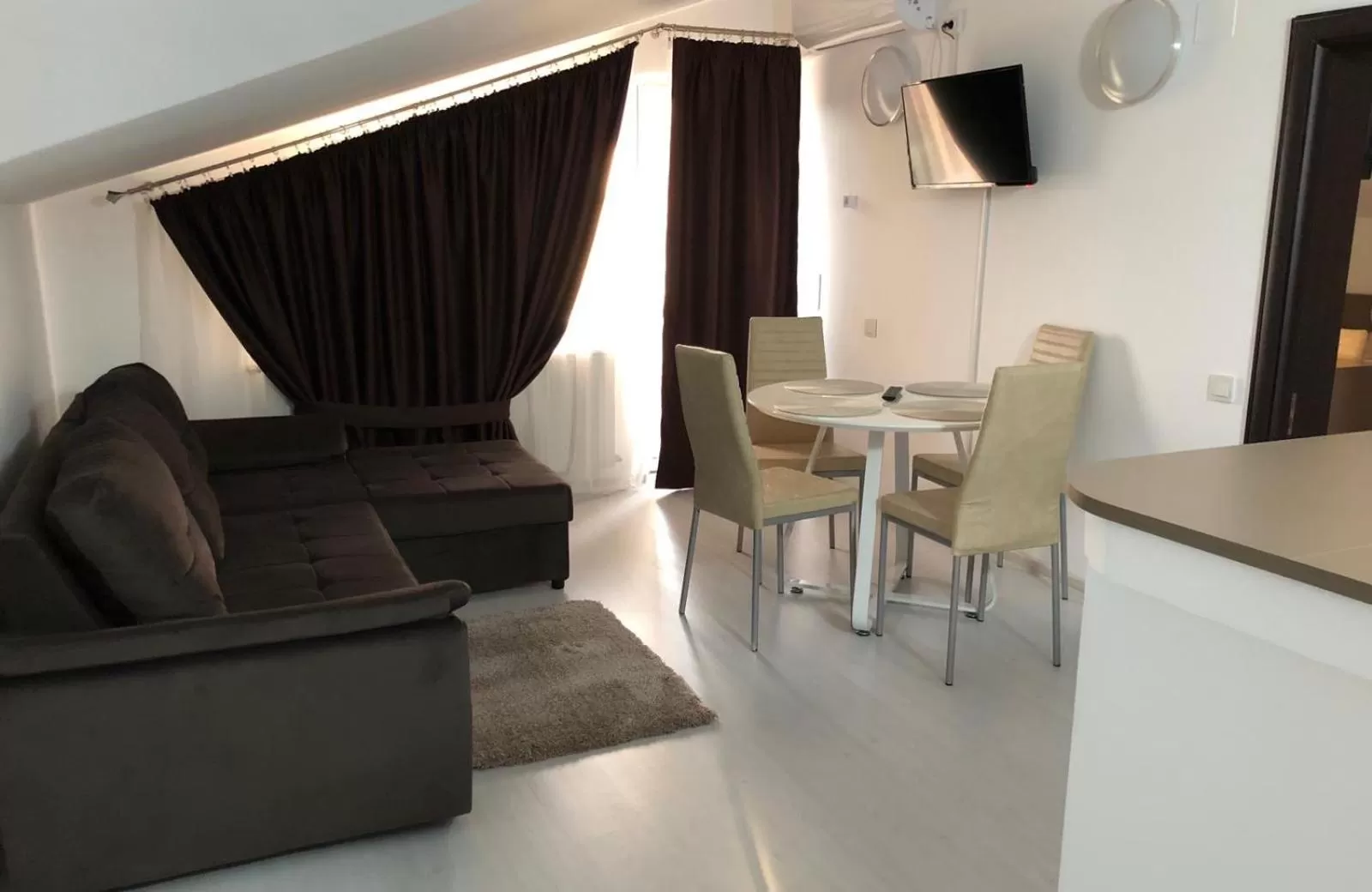 Deluxe Apartment in FAST Airport Accomodation