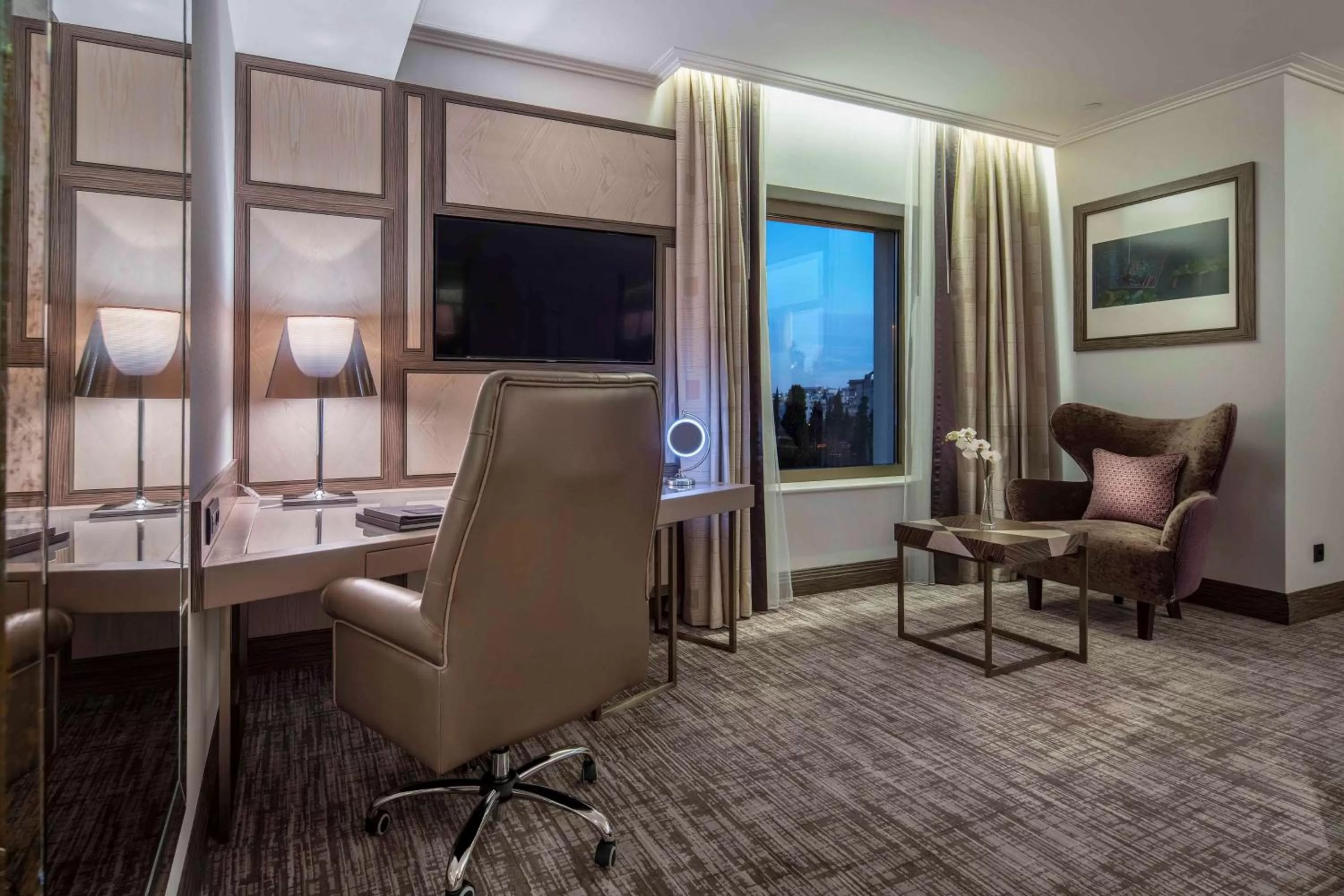 Deluxe King Room with Park View in Hilton Podgorica Crna Gora