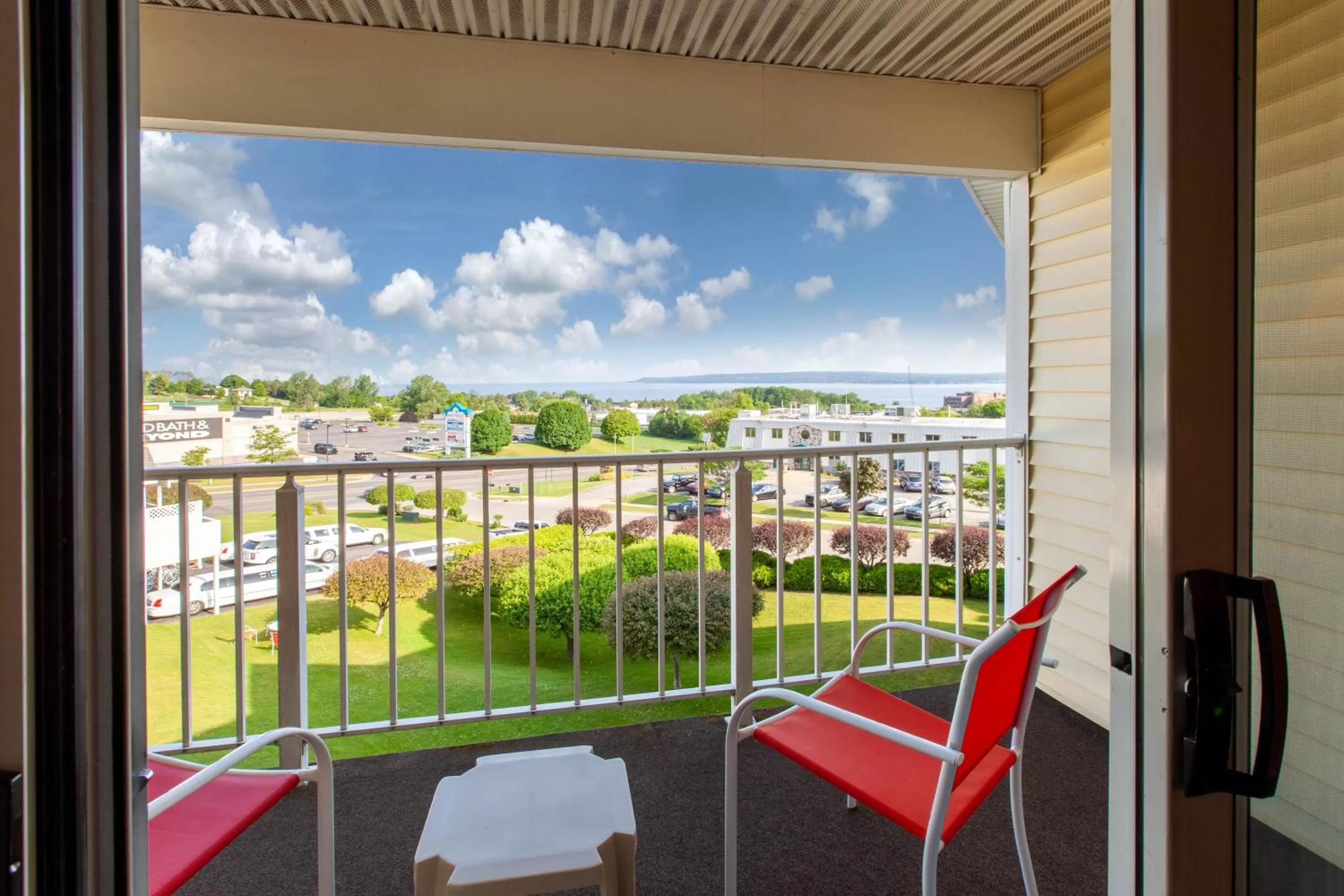 King Room with Balcony in Apple Tree Inn; SureStay Collection by Best Western