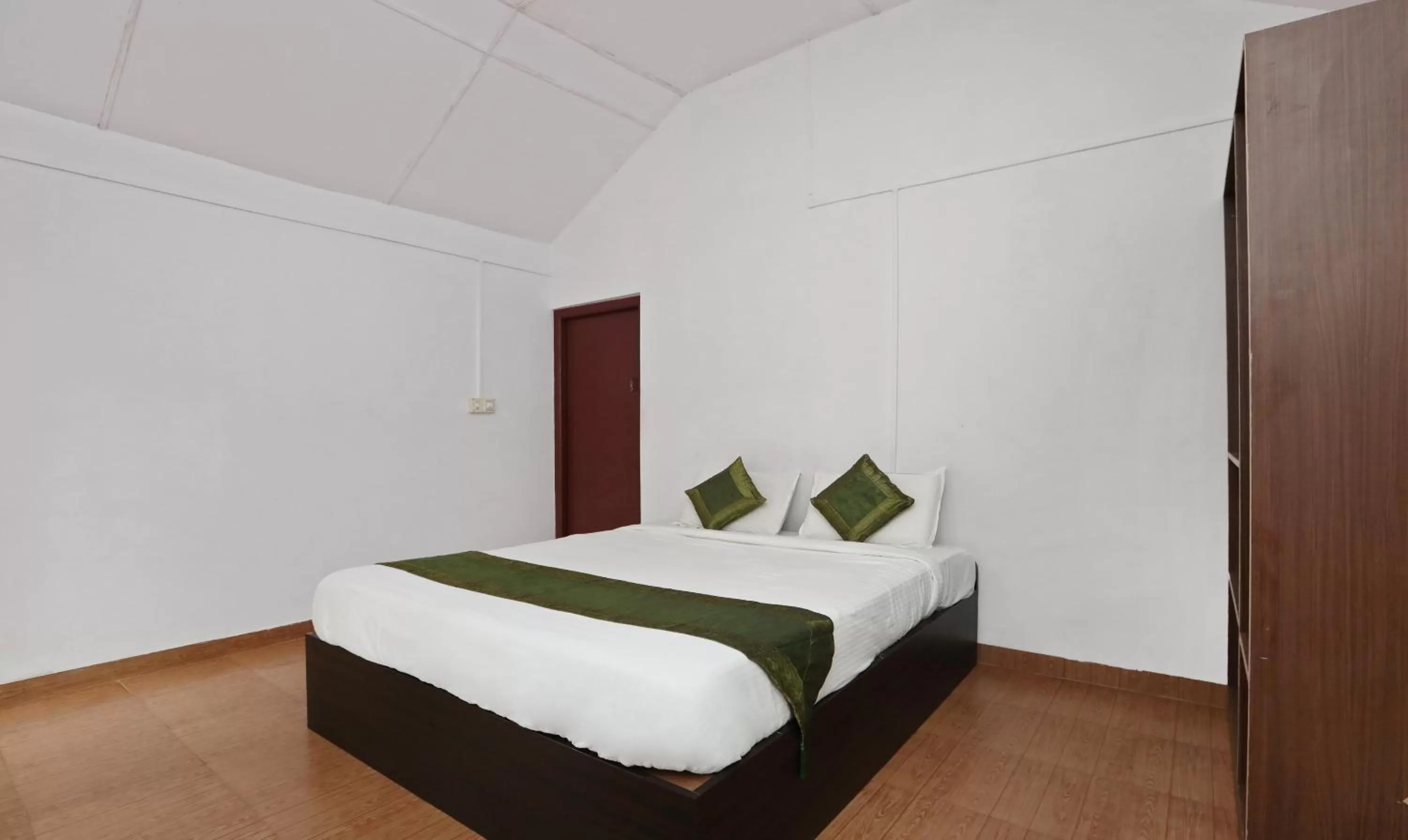 Deluxe Room With Coffee Estate View in Itsy Hotels Jammabane Cottage