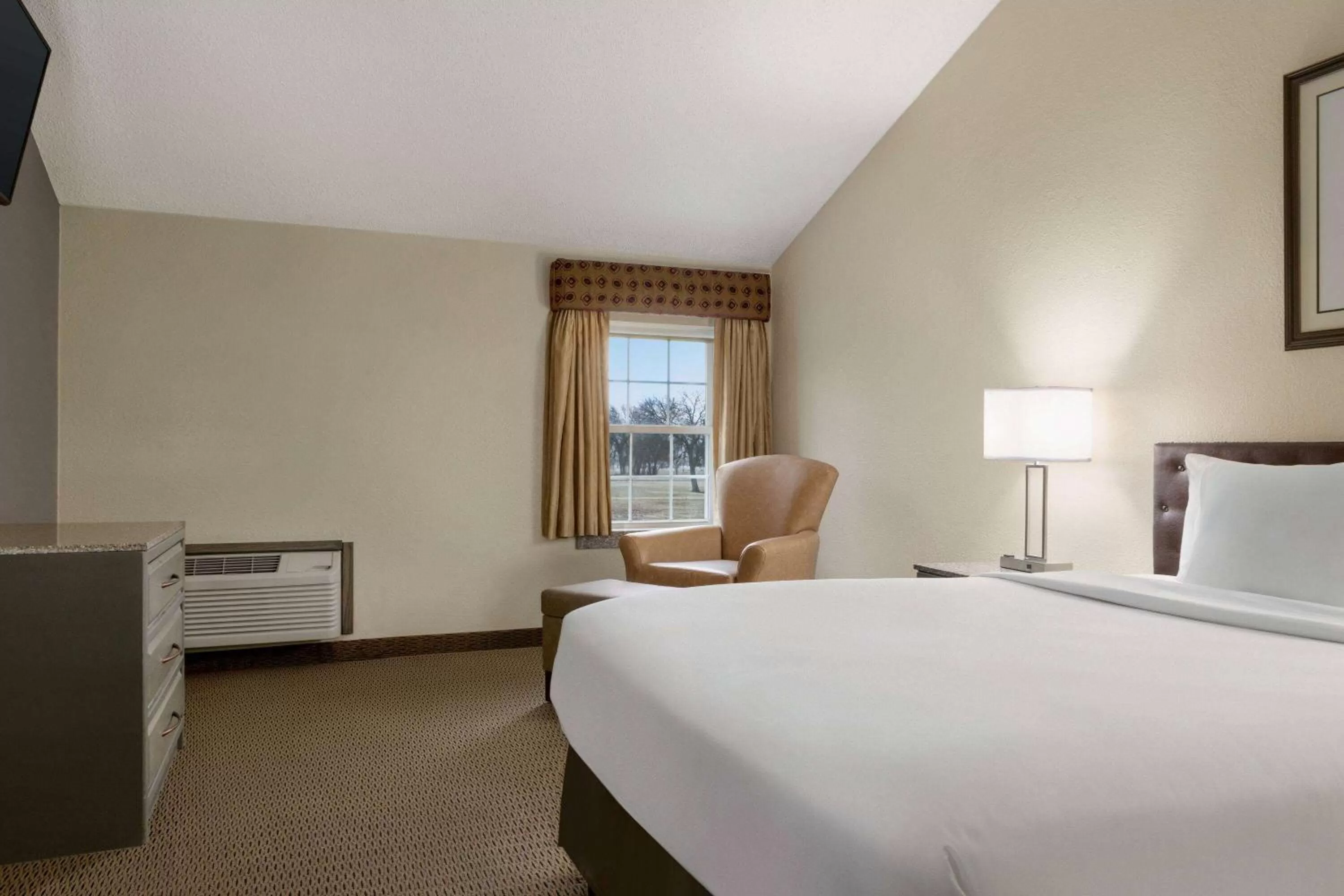 King Room - Non-Smoking in Travelodge by Wyndham Coffeyville