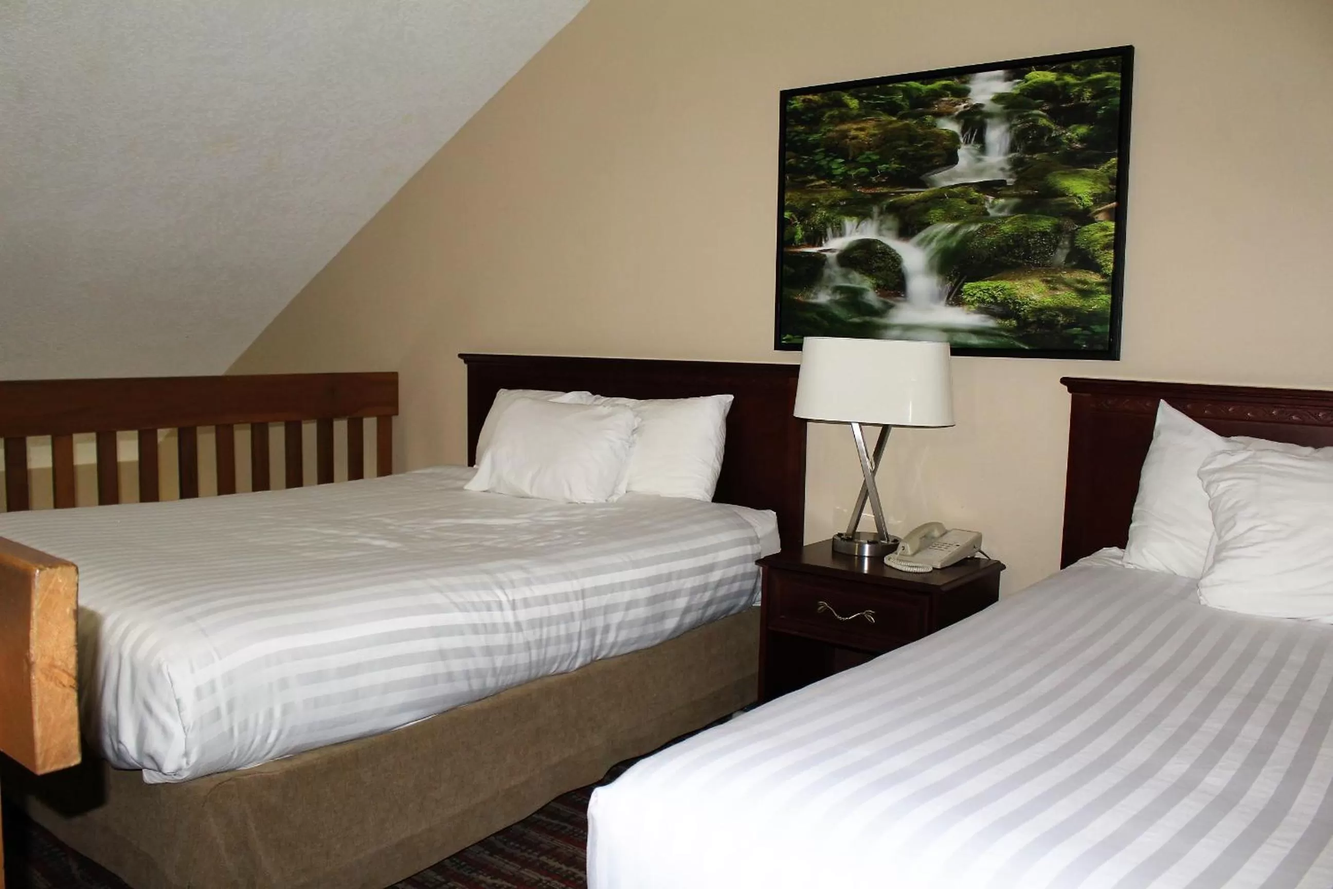 Deluxe Queen Studio Suite with Ocean View - Non-Smoking in Ramada by Wyndham Campbell River