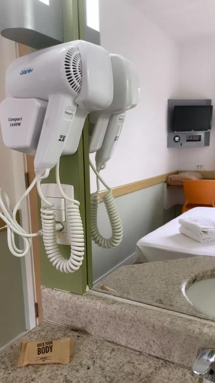 Superior Apartment with Double Bed and Bunk Bed in ibis budget Piracicaba