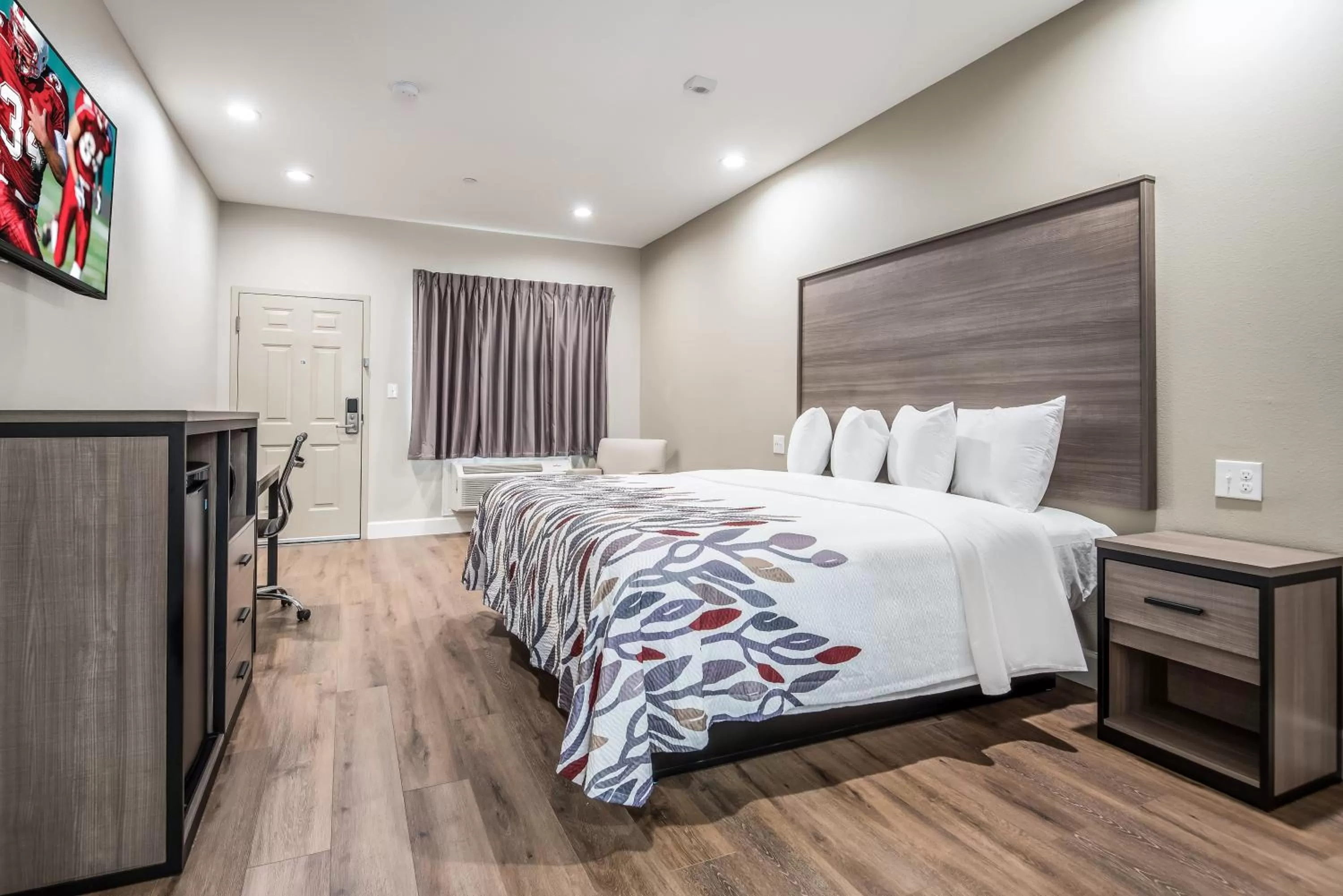 Suite King Room Non-Smoking in Red Roof Inn & Suites Mobile SW - I-10