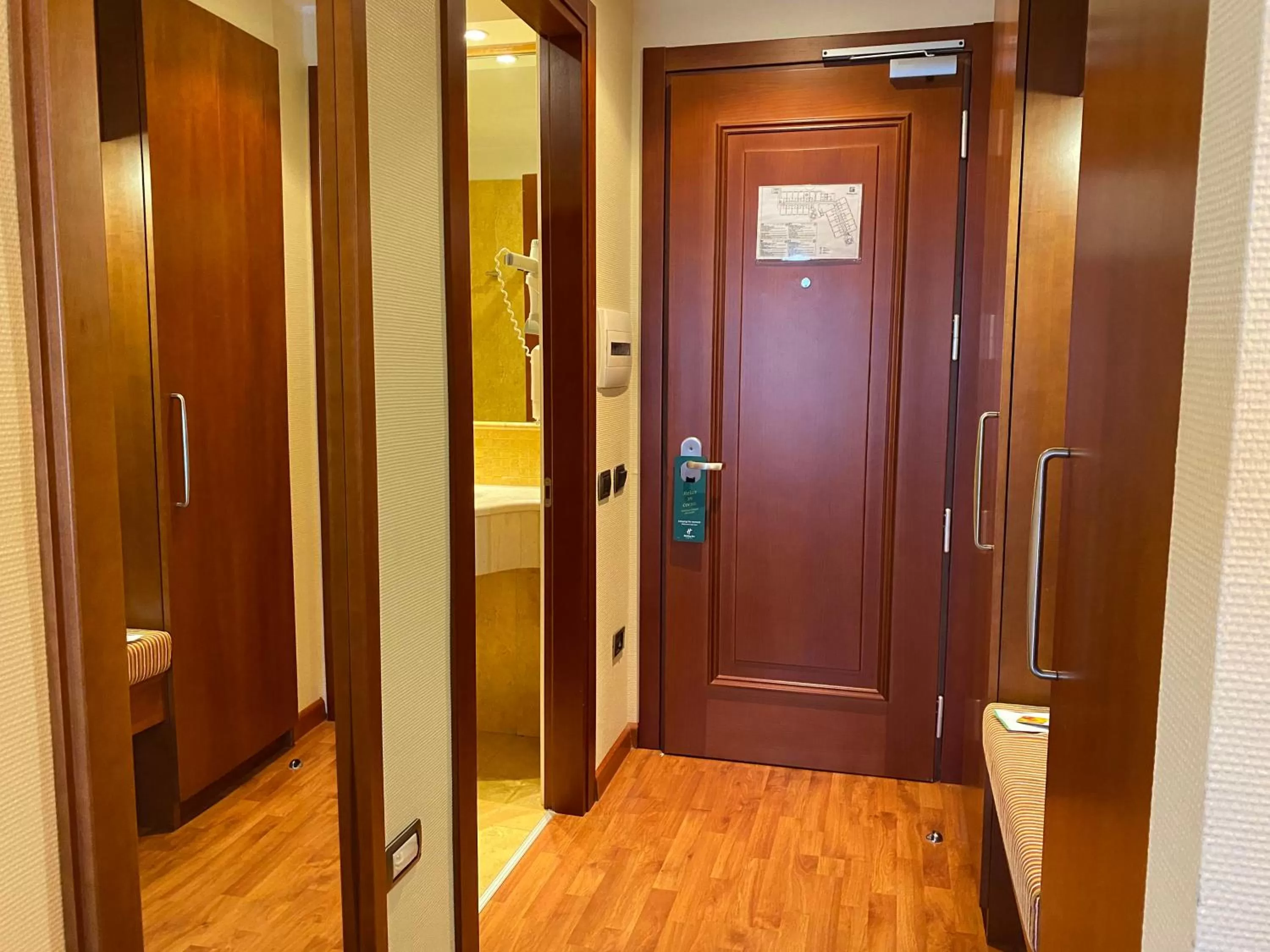 Premium King Room with Sofa Bed in Holiday Inn Cagliari by IHG