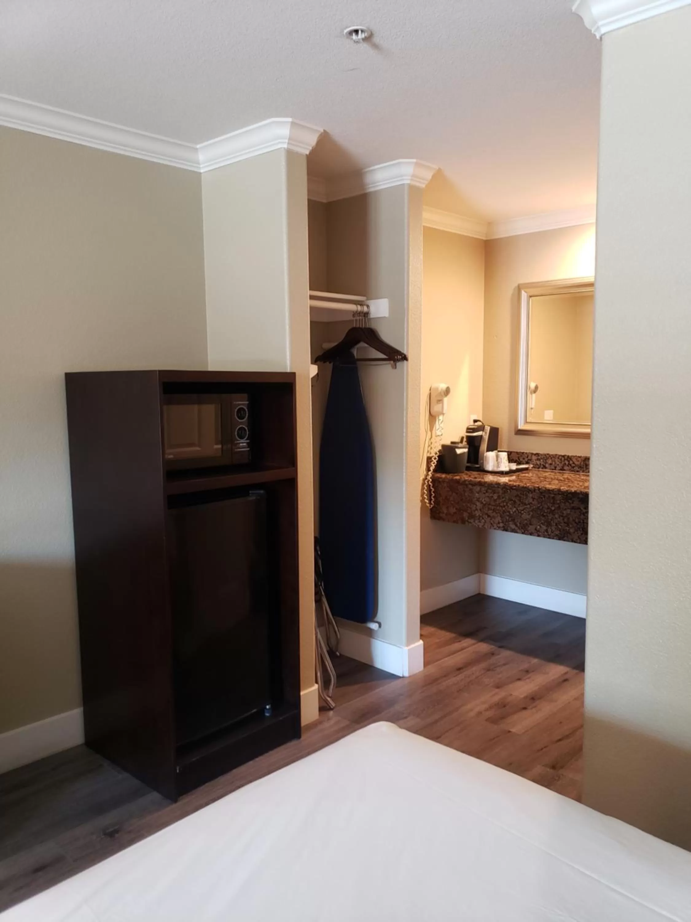 King Room in Fairview Inn & Suites