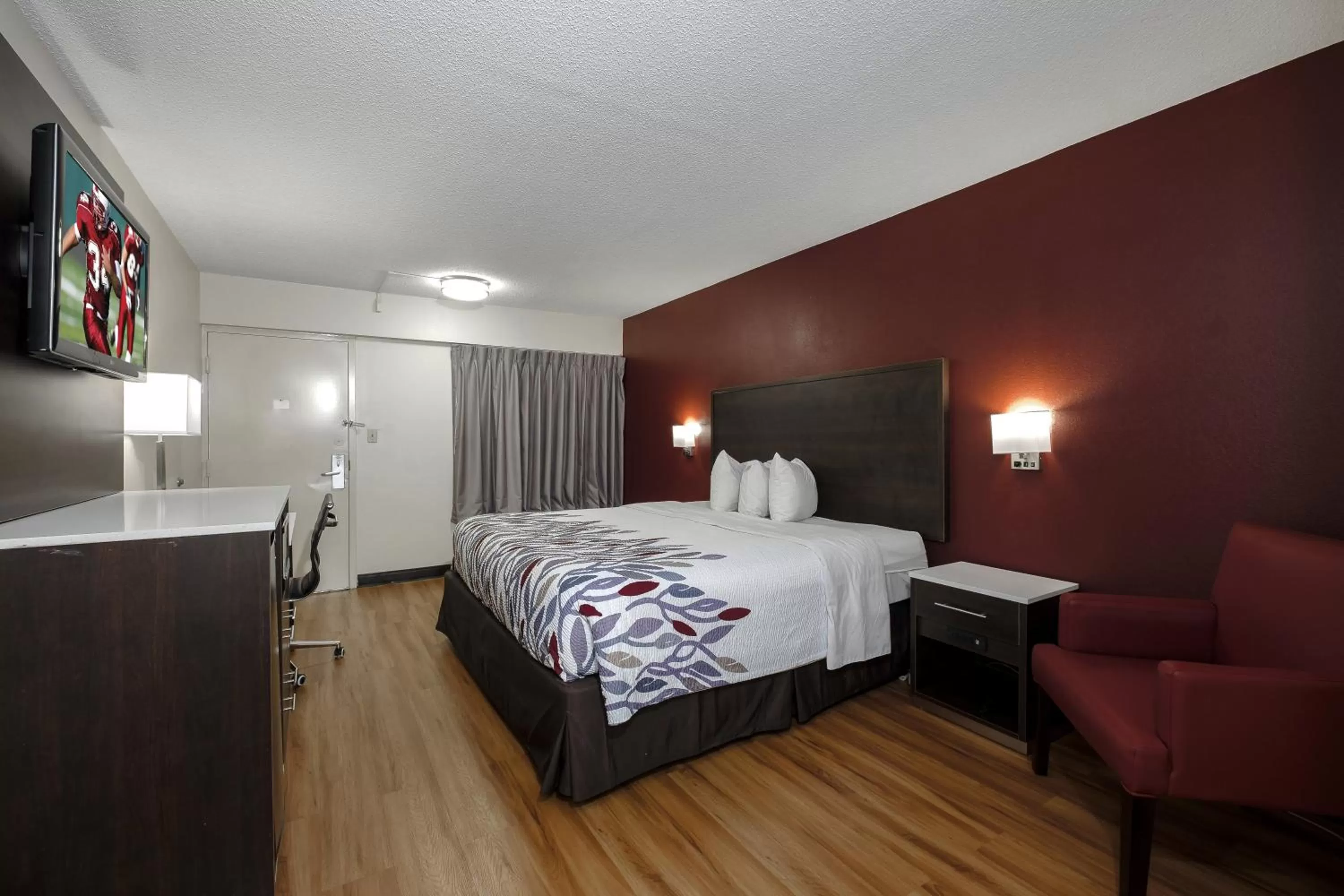 Deluxe King Room - Non-Smoking in Red Roof Inn Gadsden