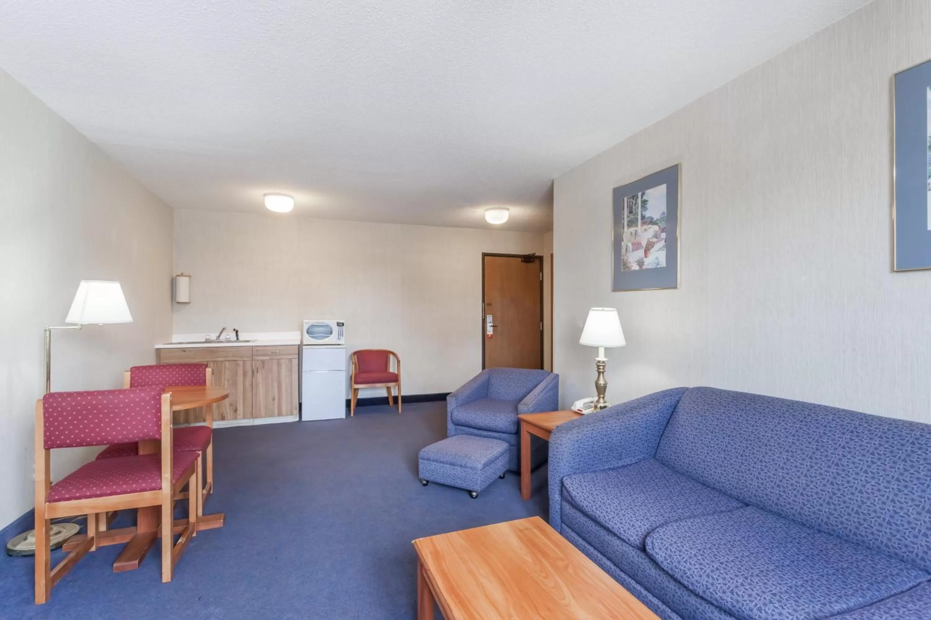 One-Bedroom King Suite - Non-Smoking in Super 8 by Wyndham Sidney NY