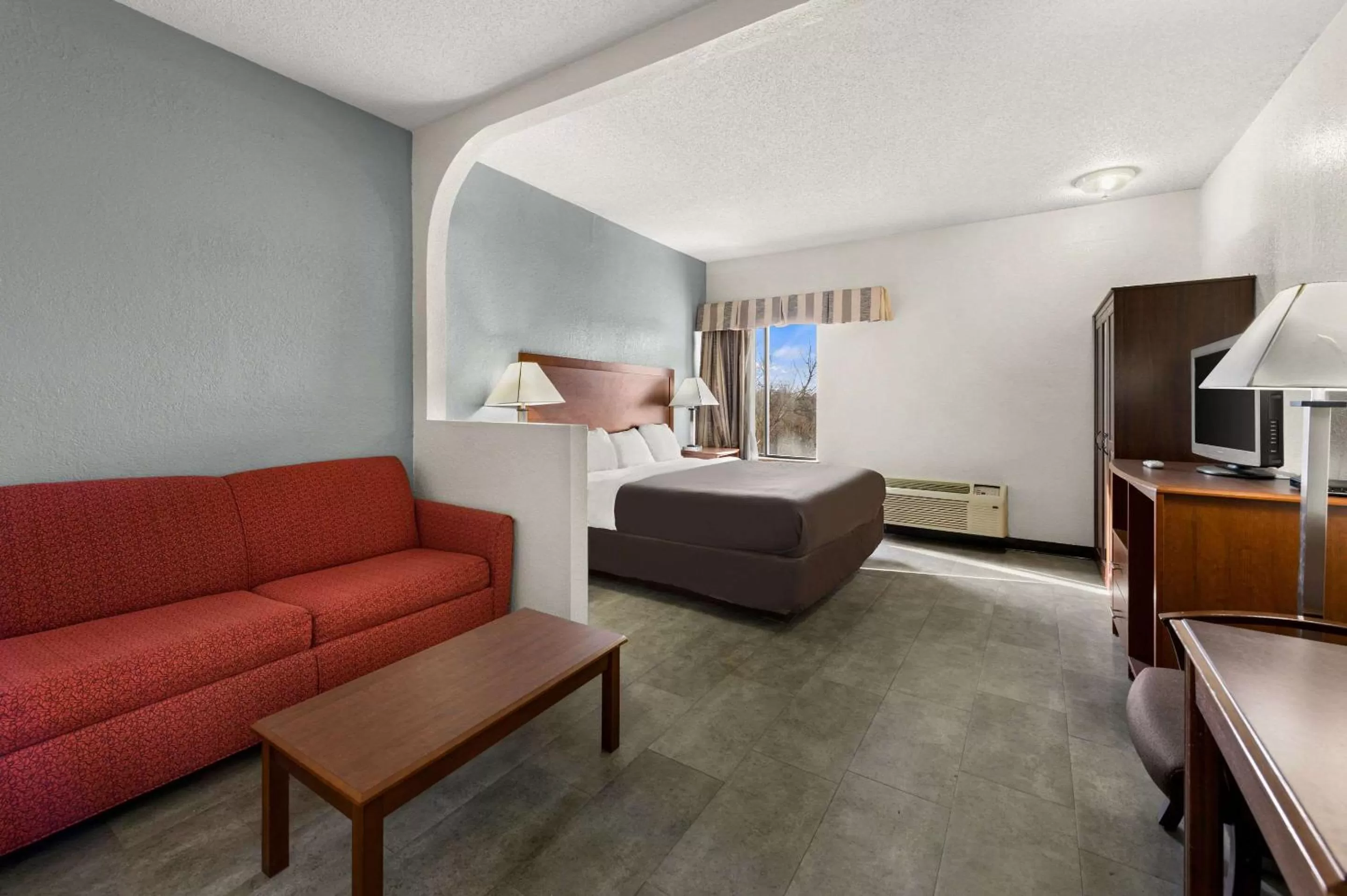 King Room with Sofa Bed - Non-Smoking in Suburban Studios Kansas City Airport North