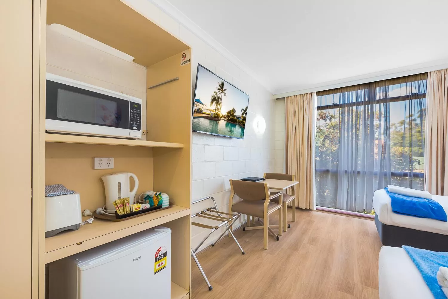 Queen Room in Plainsman Motel