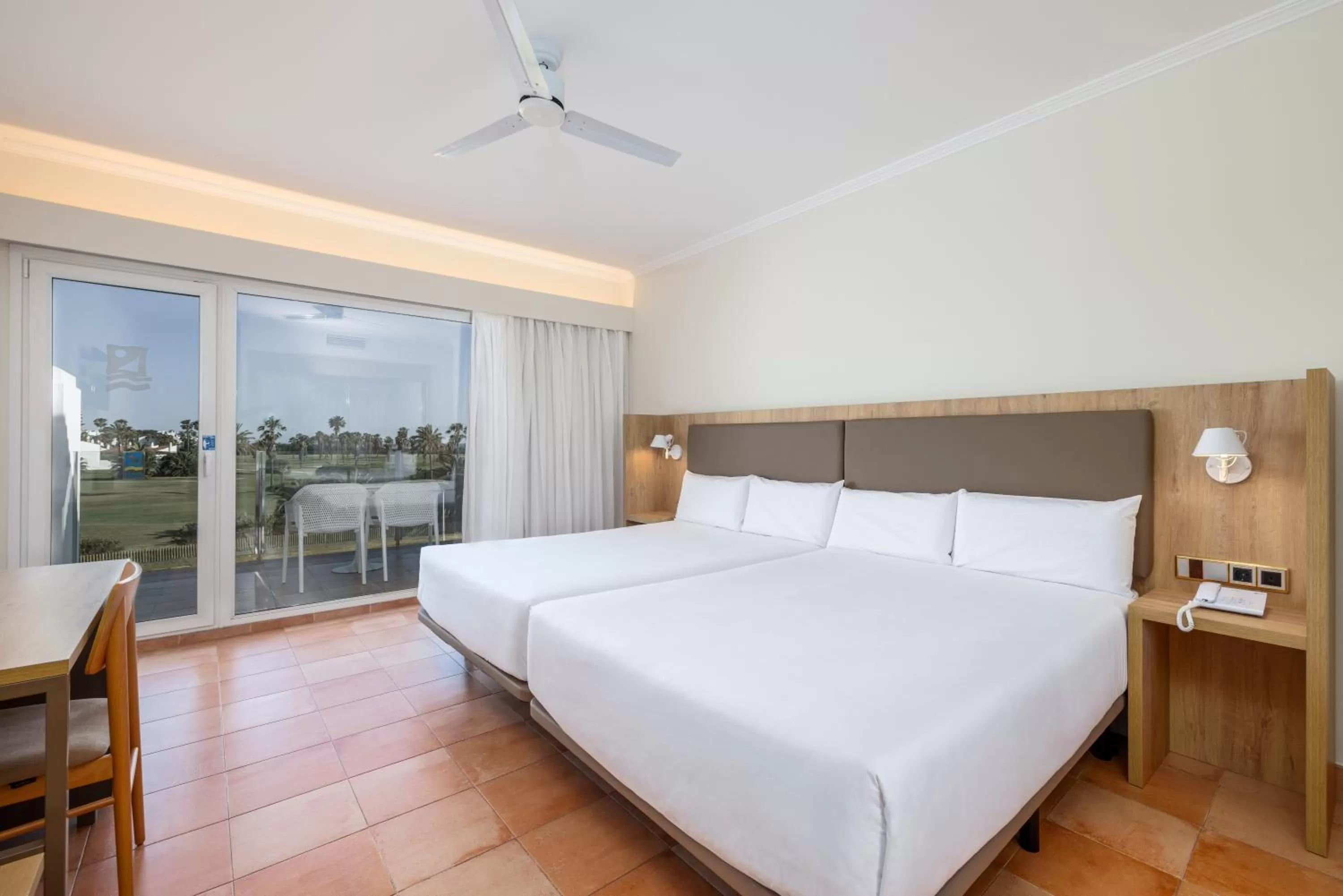 Twin Room (2 Adults + 2 Children) in Playaballena