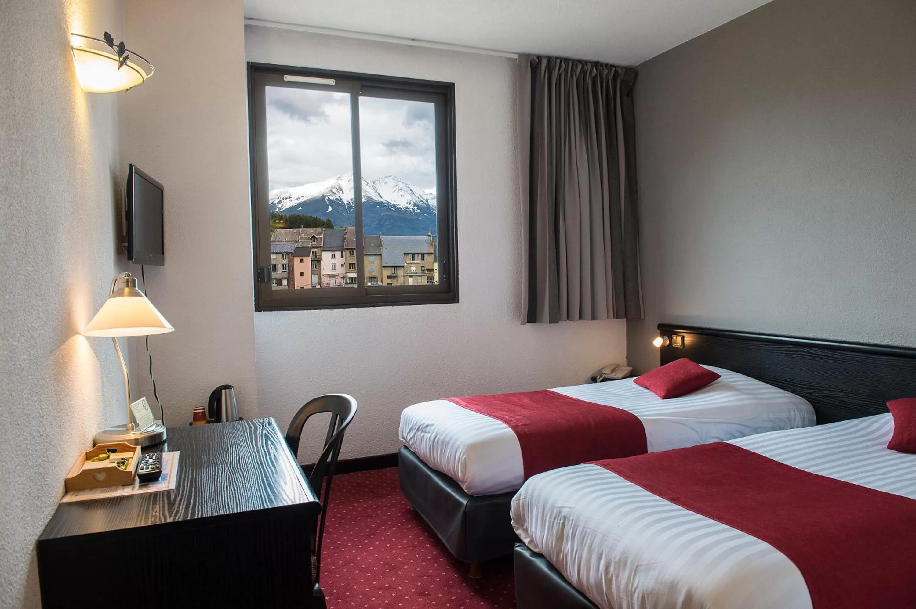 Standard Twin Room in Logis Murtel