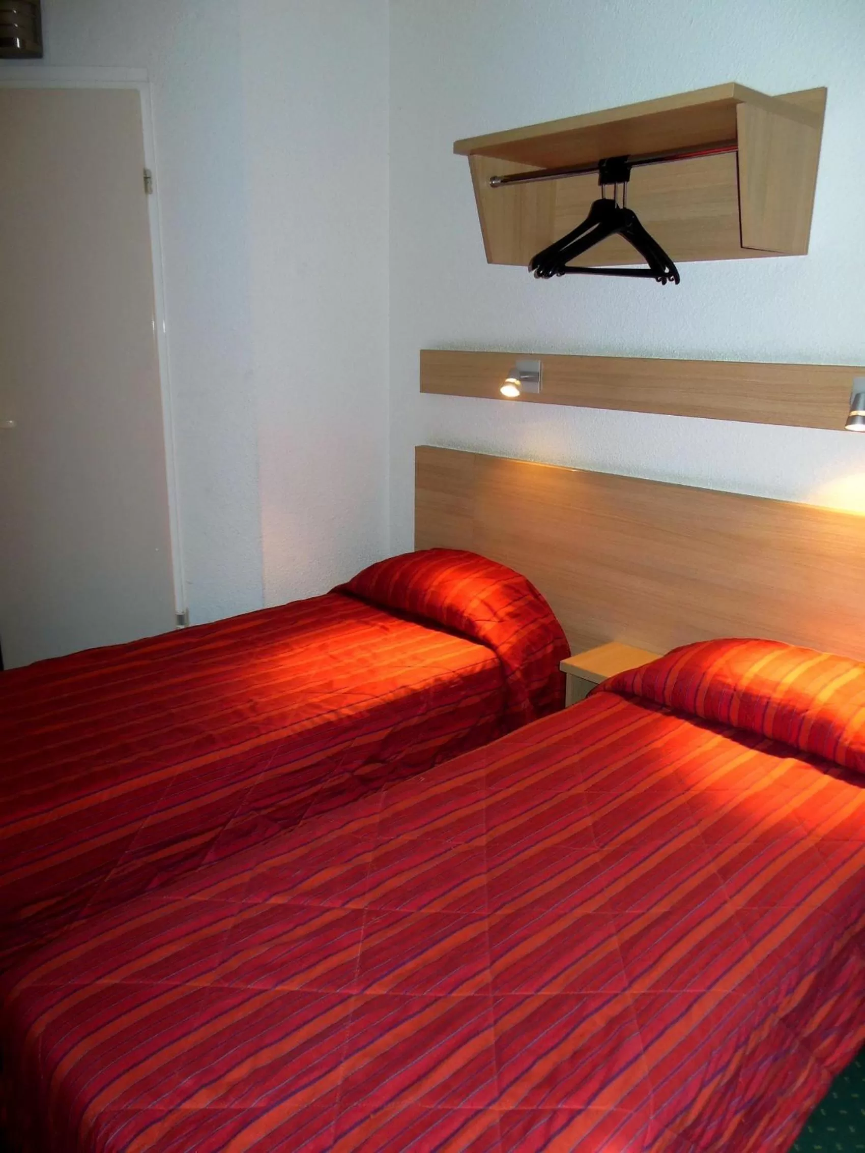 Twin Room in Mister Bed Chambray Les Tours