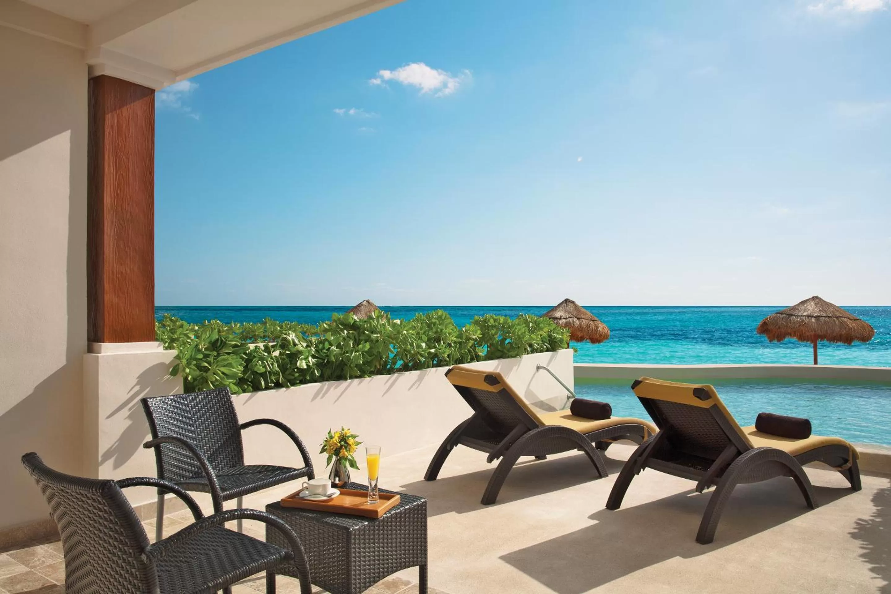 Double Junior Suite with Swim-Out - Beach Front in Dreams Sapphire Resort & Spa