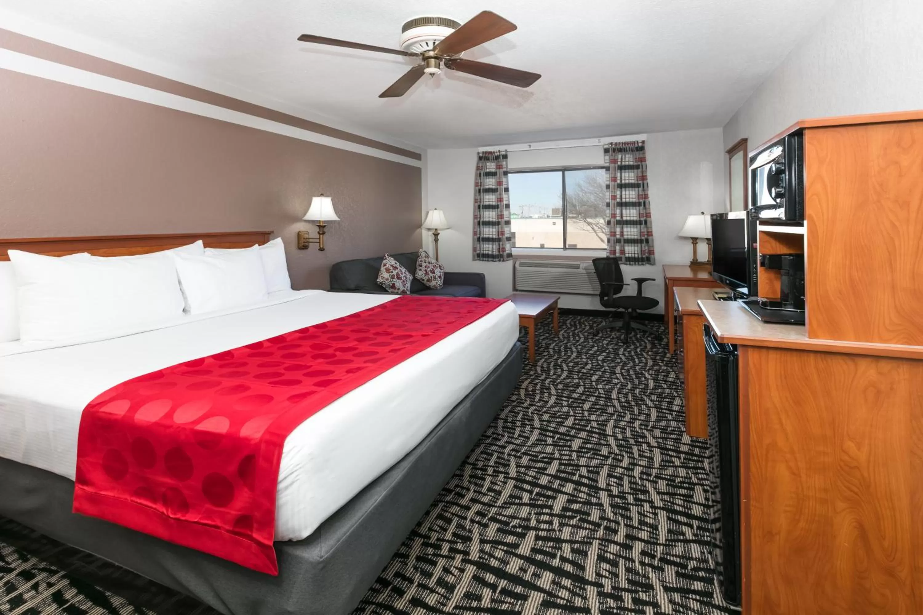 King Room - Smoking  in Ramada by Wyndham Oklahoma City Airport North