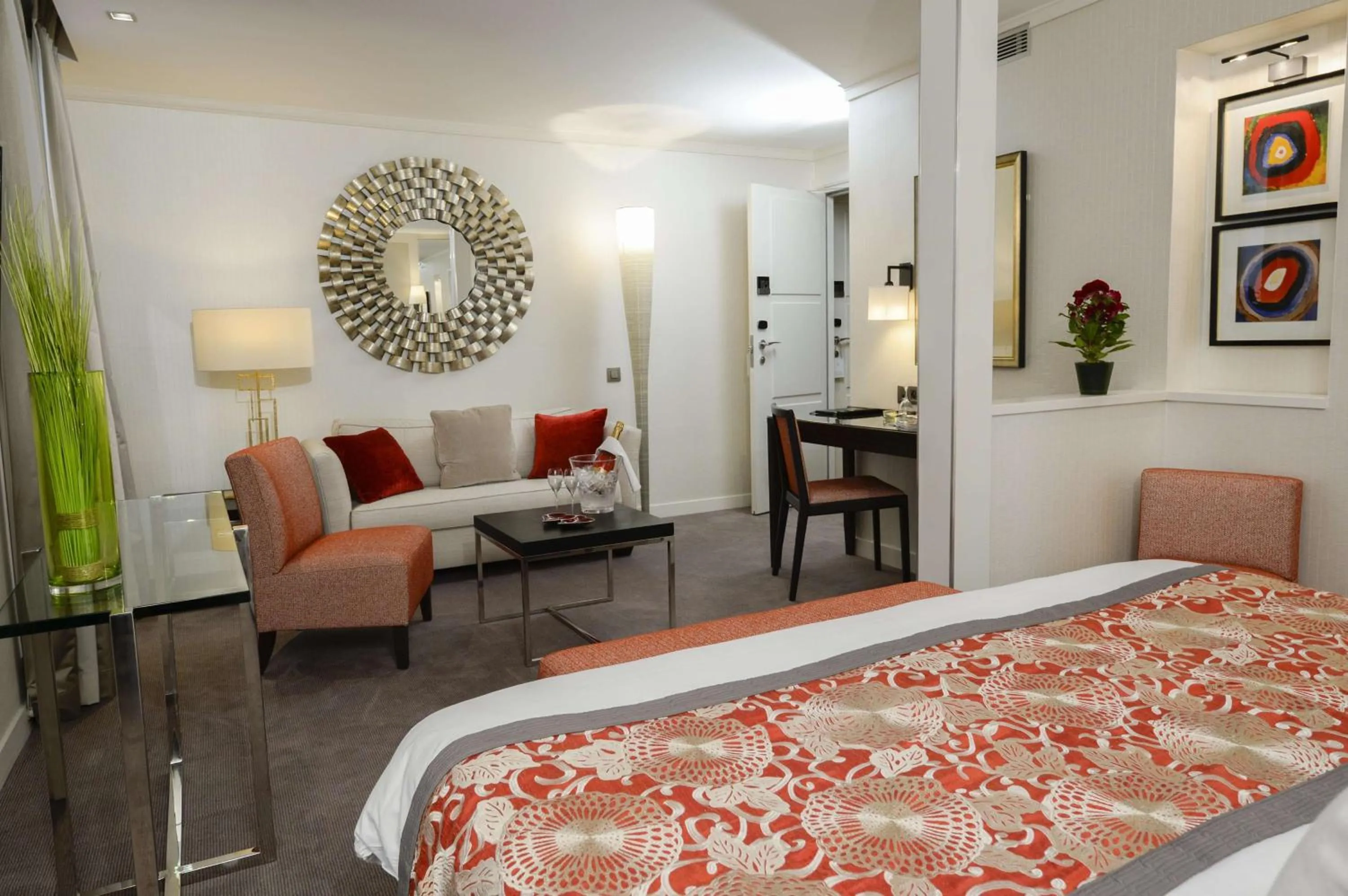 Junior King Suite in Best Western Plus Hotel Sydney Opera