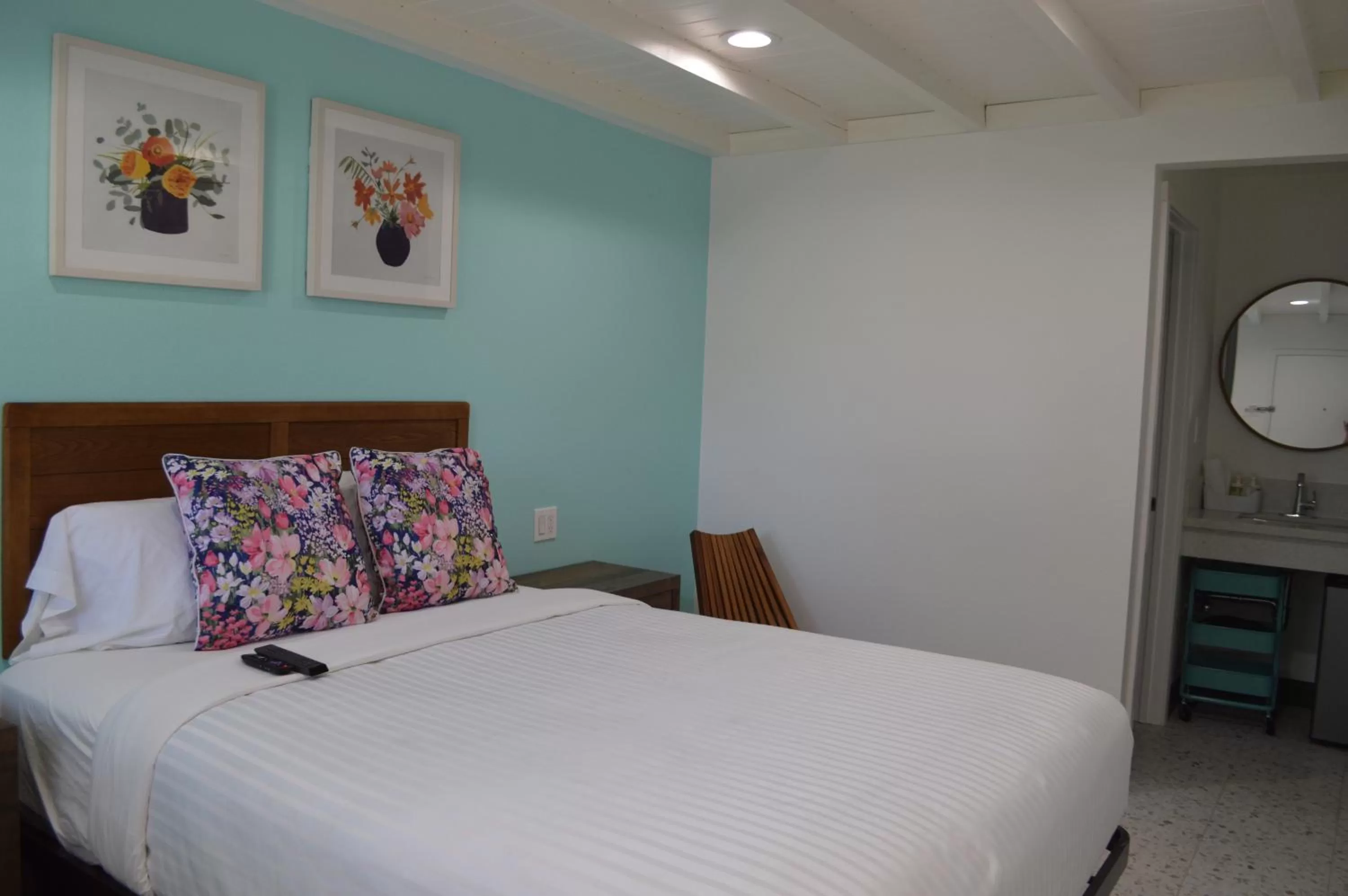 Standard Queen Room in Calafia Inn San Clemente Newly renovated