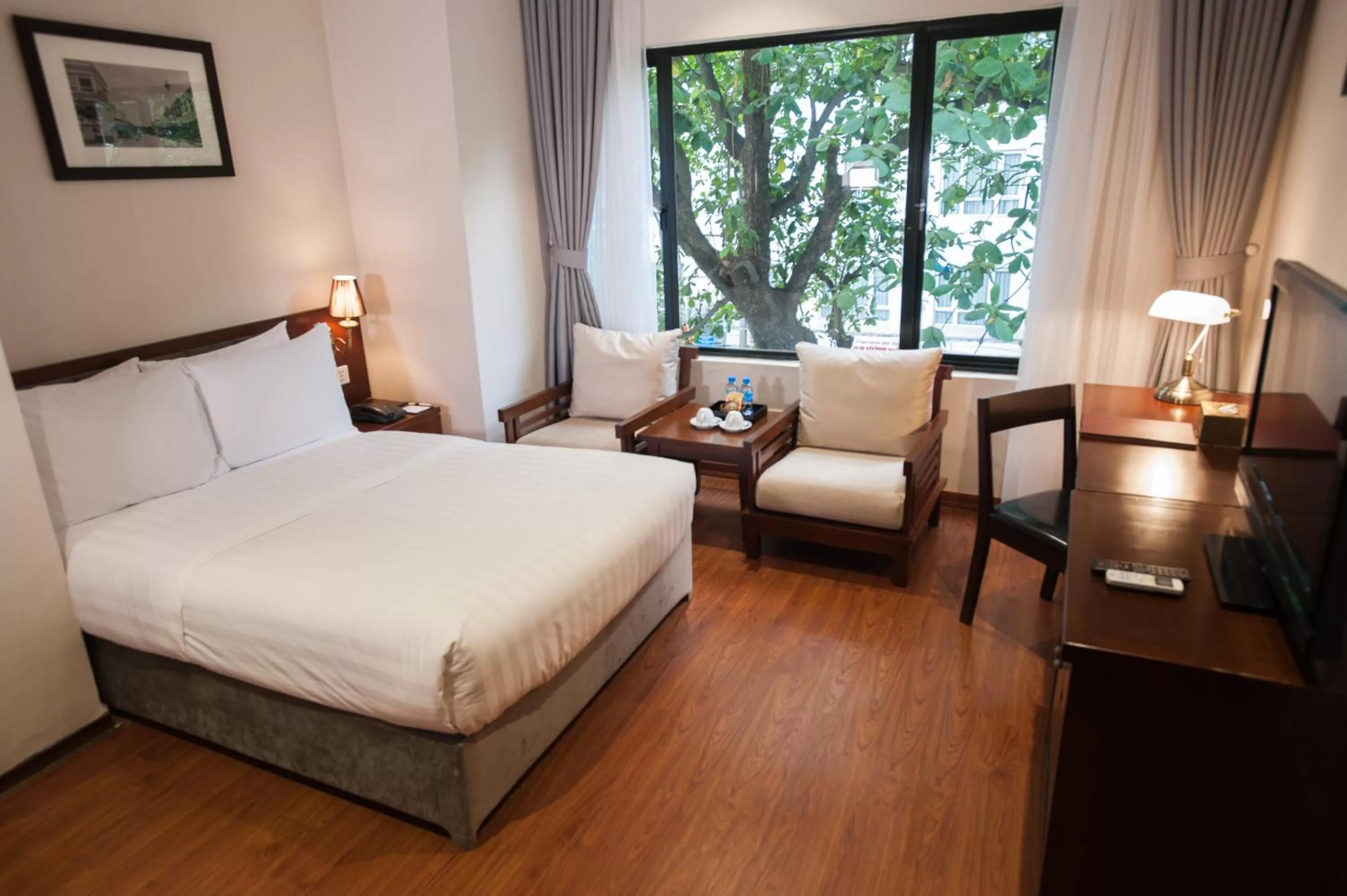 Deluxe City View in Mon Regency Hotel