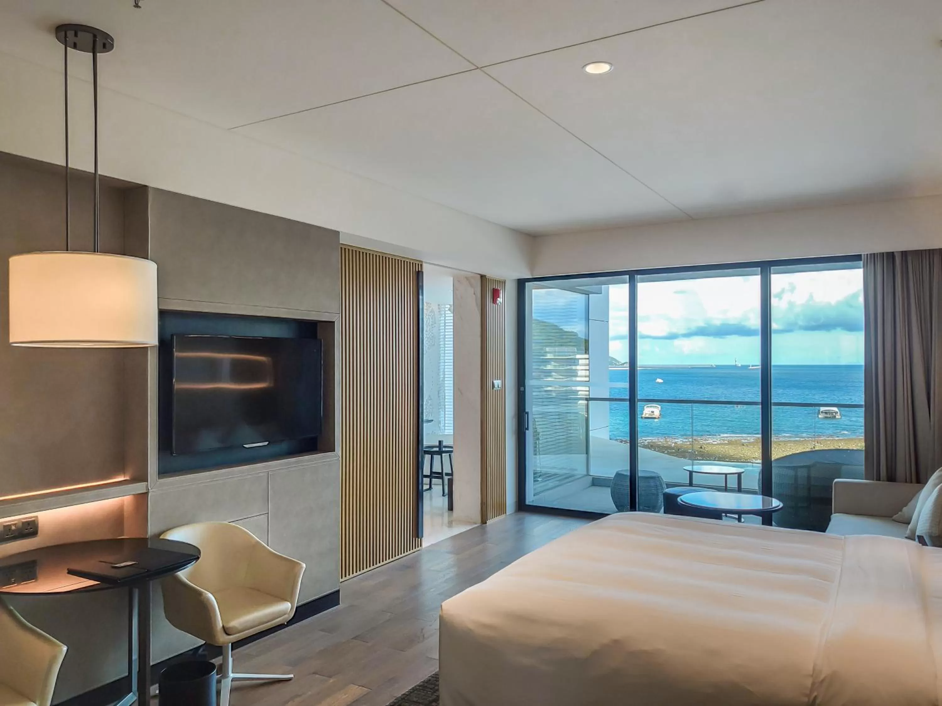 Elegant Ocean View Room ,1 King in The Shanhaitian Resort Sanya, Autograph Collection