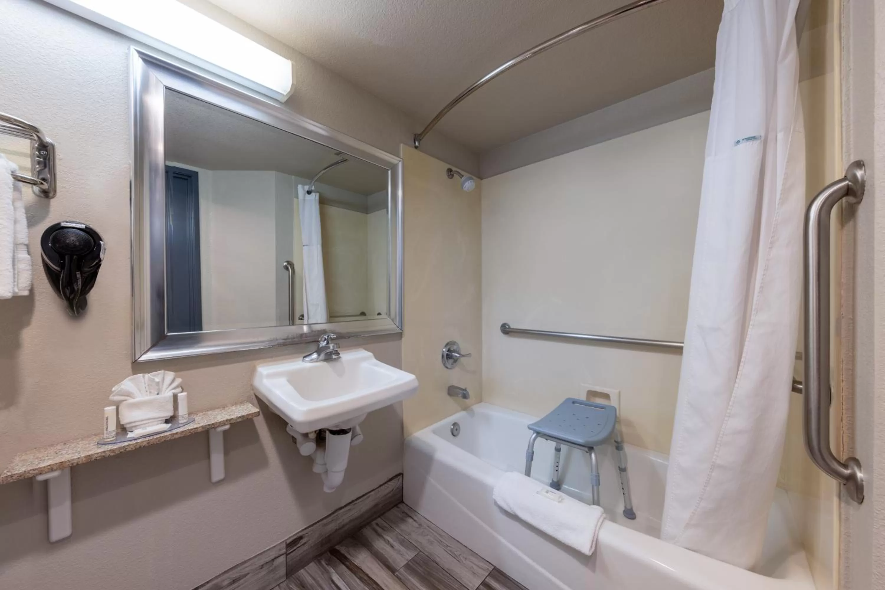 King Room - Disability Access - Non-Smoking in Days Inn by Wyndham Lathrop