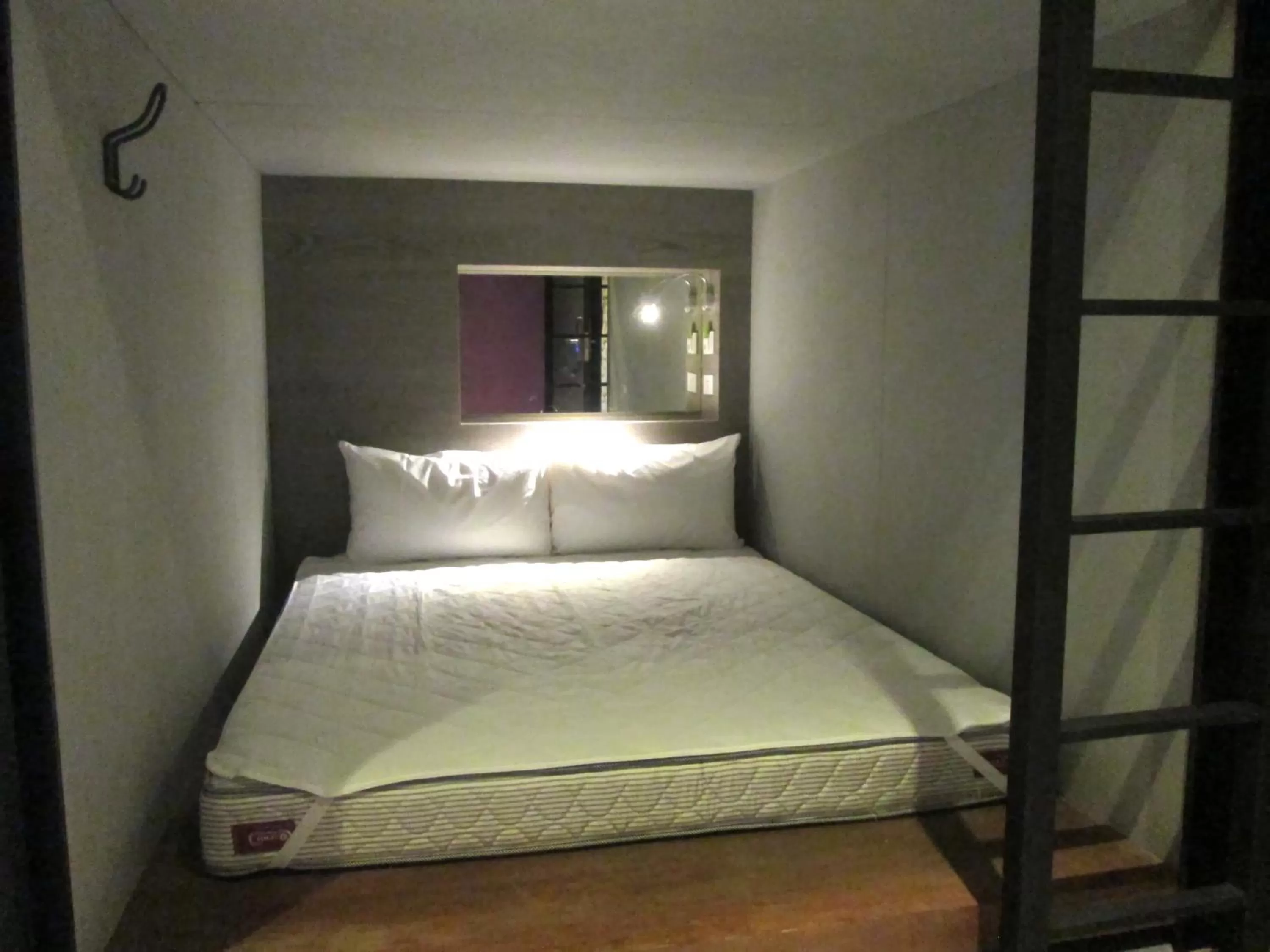 Double Bed Unit in Female Dormitory Room in Kiwi Express Hotel-Taichung Station II