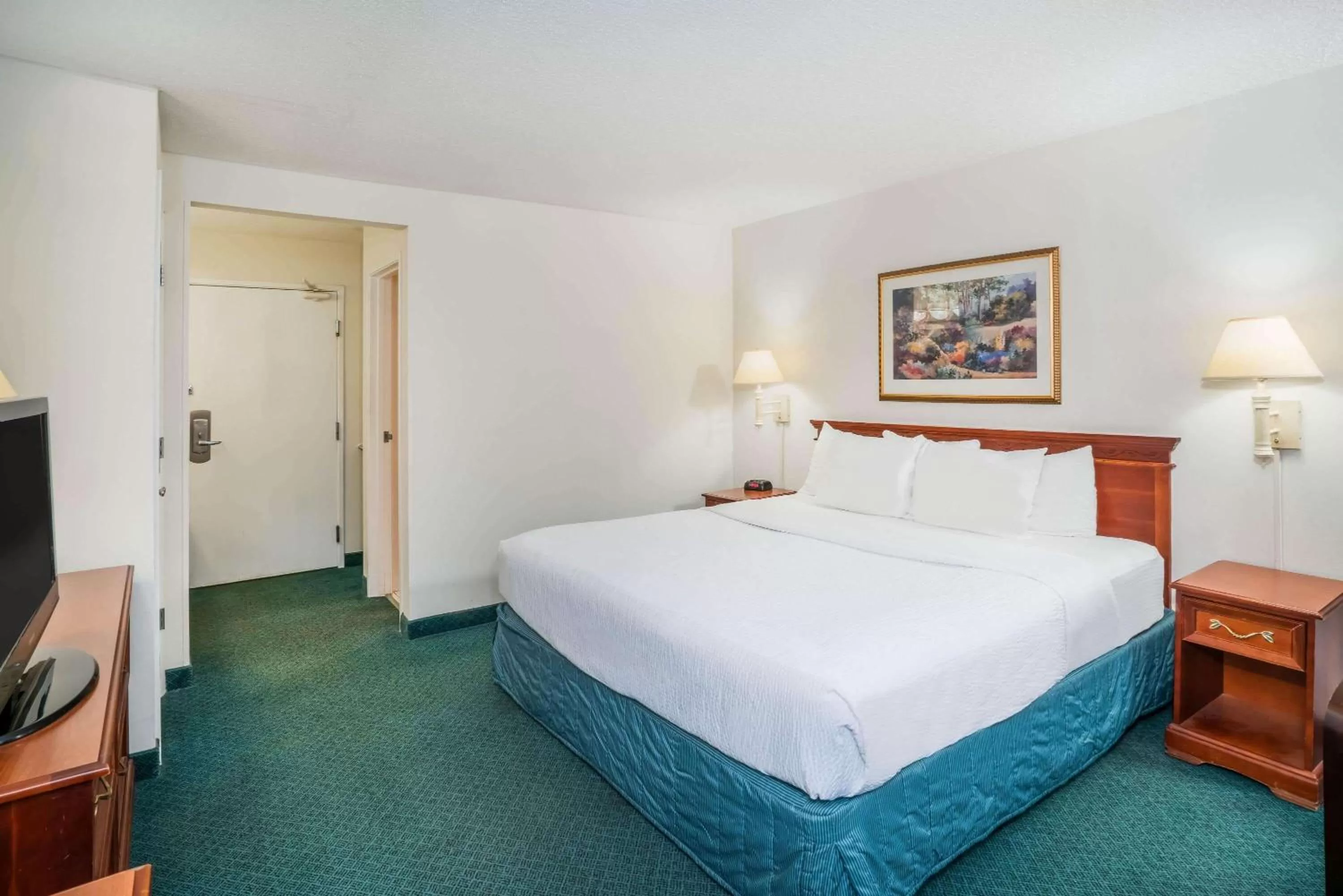 Deluxe King Room in La Quinta by Wyndham Nashville Franklin