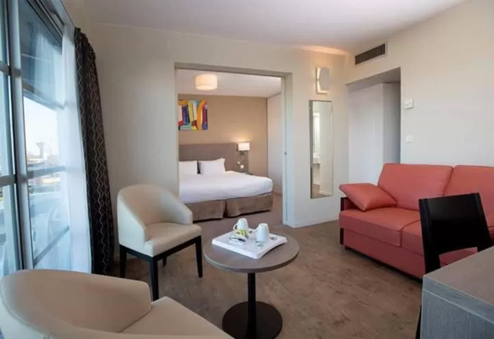 One-Bedroom Twin Suite in Best Western Hotel Sourcéo