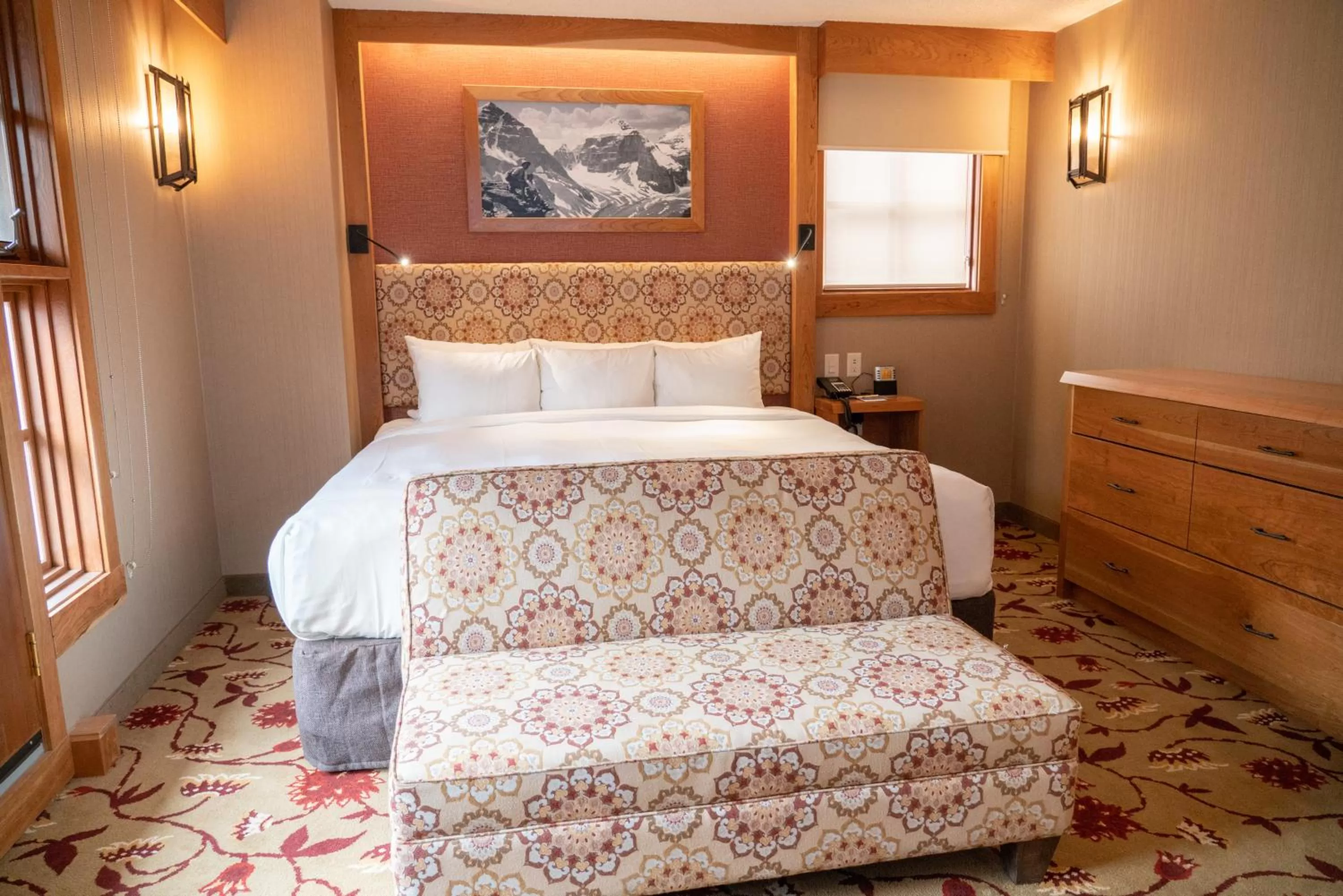 King Suite - Mountain View in Banff Ptarmigan Inn