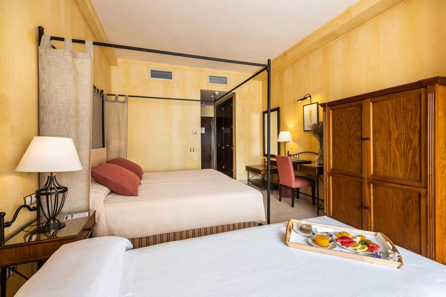 Triple Room (2 Adults + 1 Child) in Intur Alcazar de San Juan