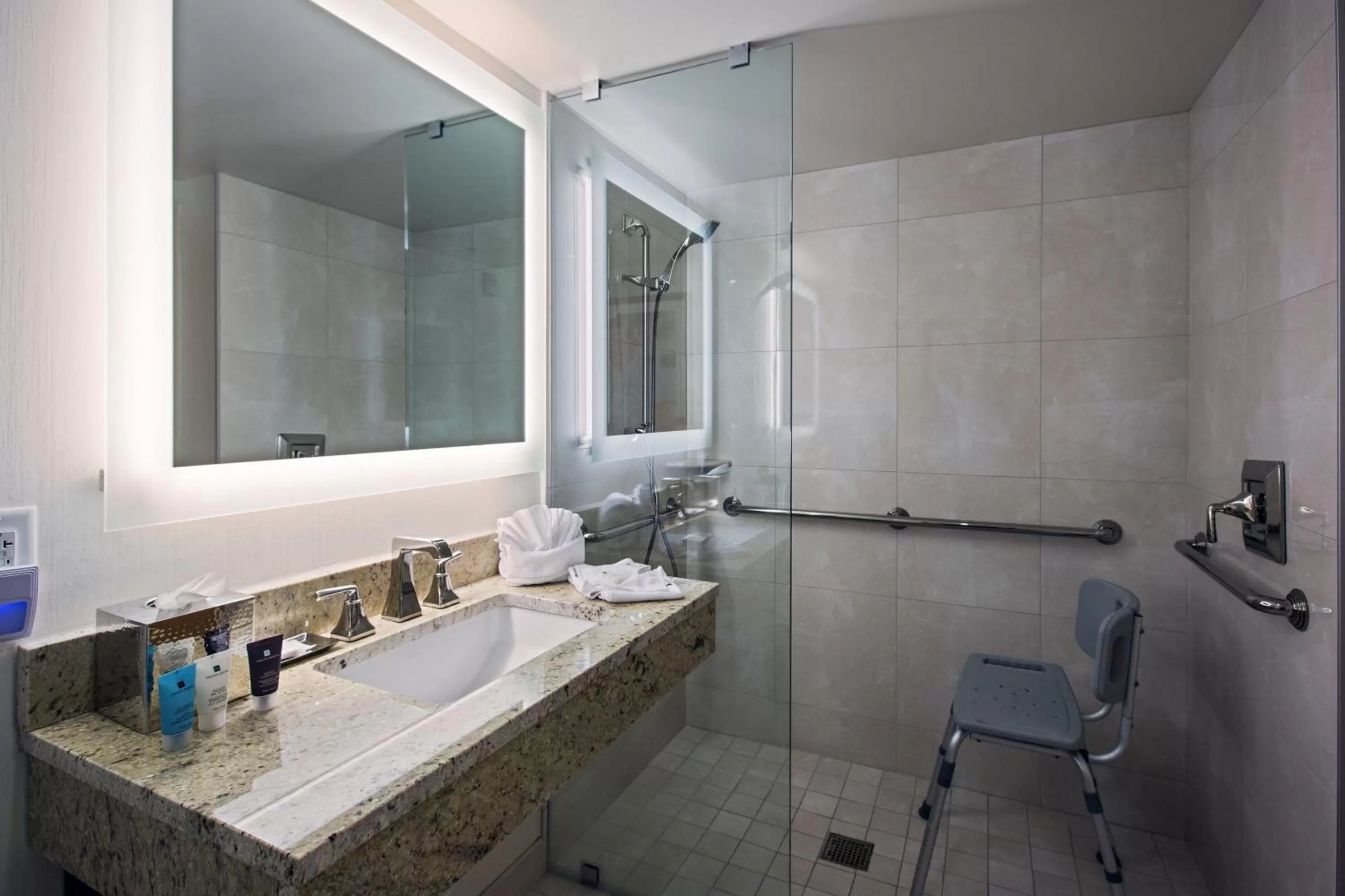 Double Room - Mobility Access with Roll-in Shower in Crowne Plaza Hotel Philadelphia - King of Prussia by IHG