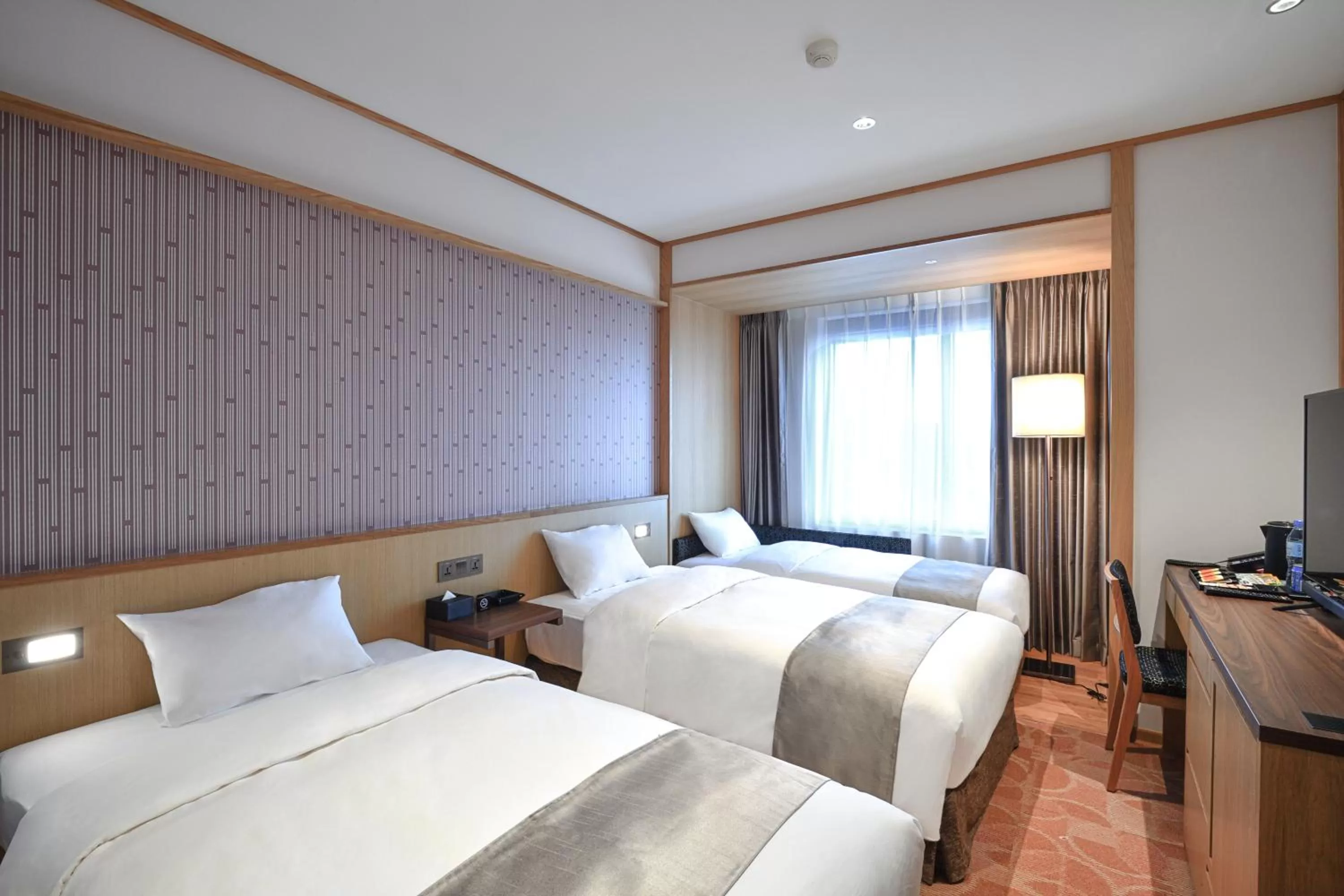 Standard Twin Room with Sofa in Hotel Gracery Taipei