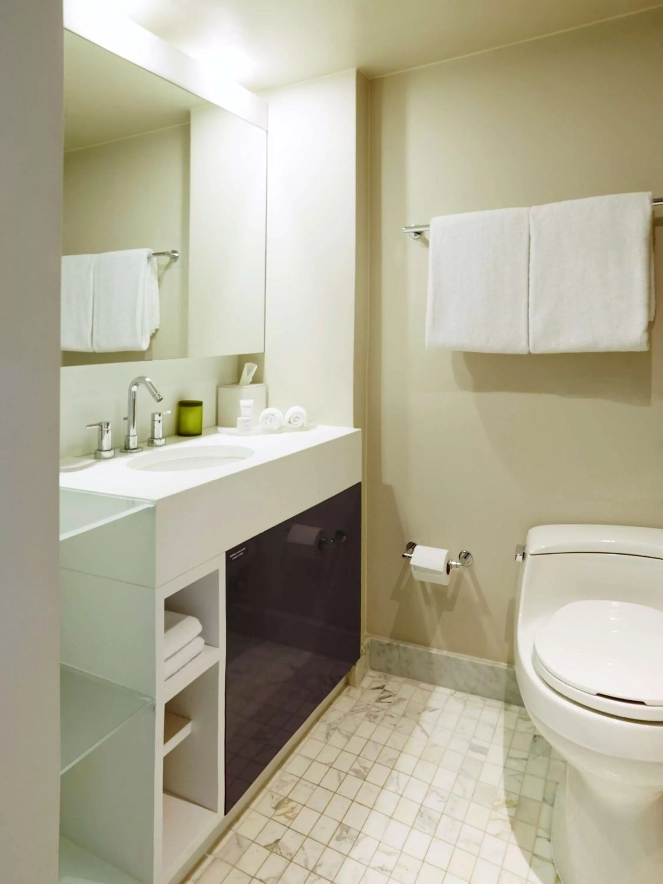 King Room with Hollywood Hills View in Andaz West Hollywood, By Hyatt