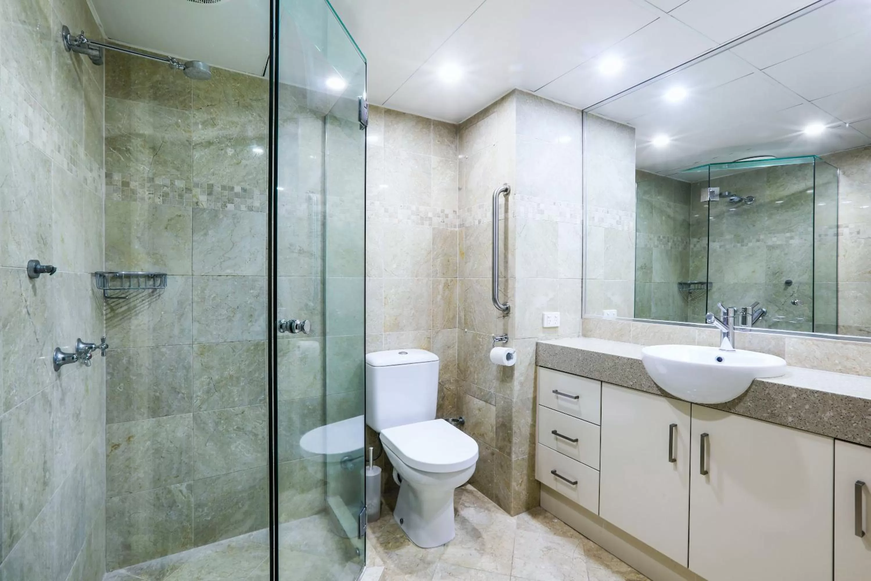 Superior Two-Bedroom Apartment with Ocean View in The Breakers