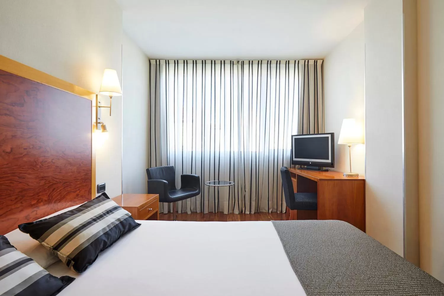 Double Room with Parking in Exe Plaza Delicias