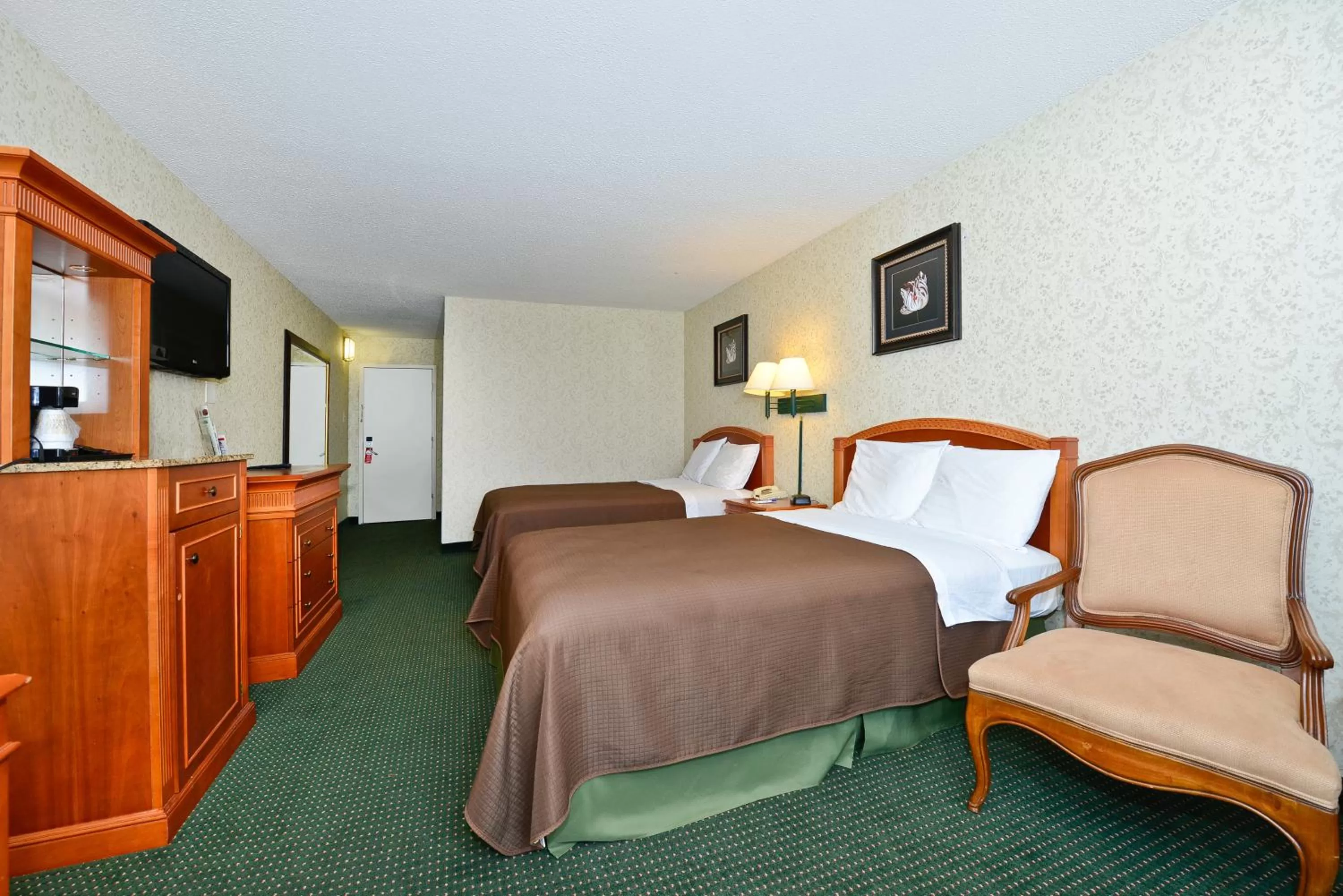 Double Room with Two Double Beds - Smoking in Americas Best Value Inn - Baltimore