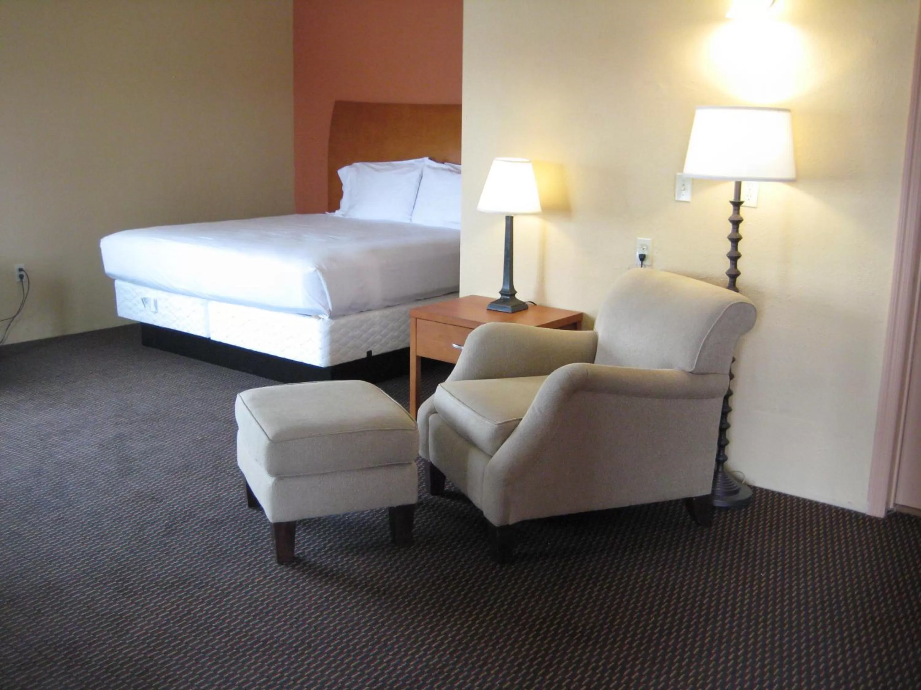 Deluxe Suite in Americas Best Value Inn - Porterville