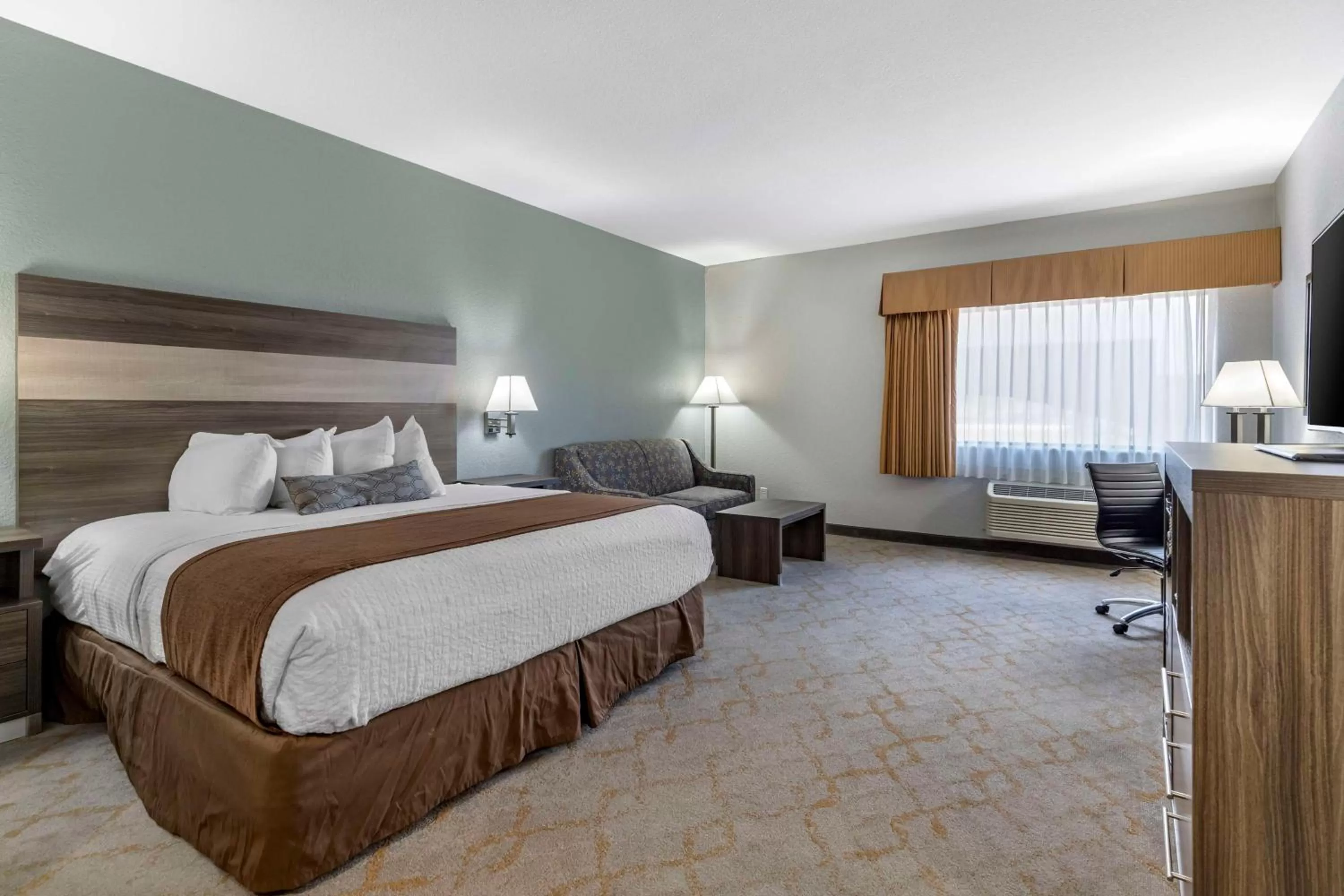 King Suite in Best Western Plus Victoria Inn & Suites