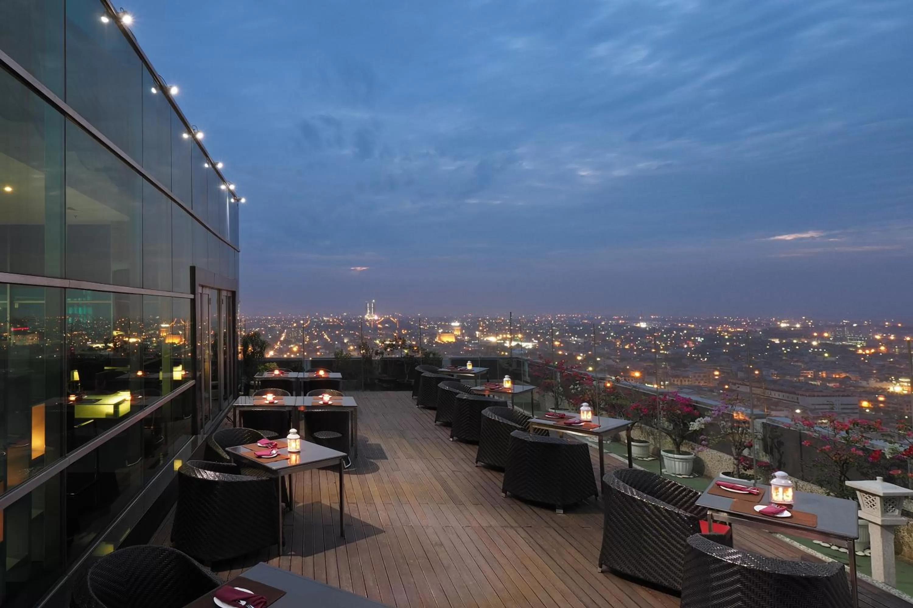 Restaurant/places to eat in Cambridge Hotel Medan