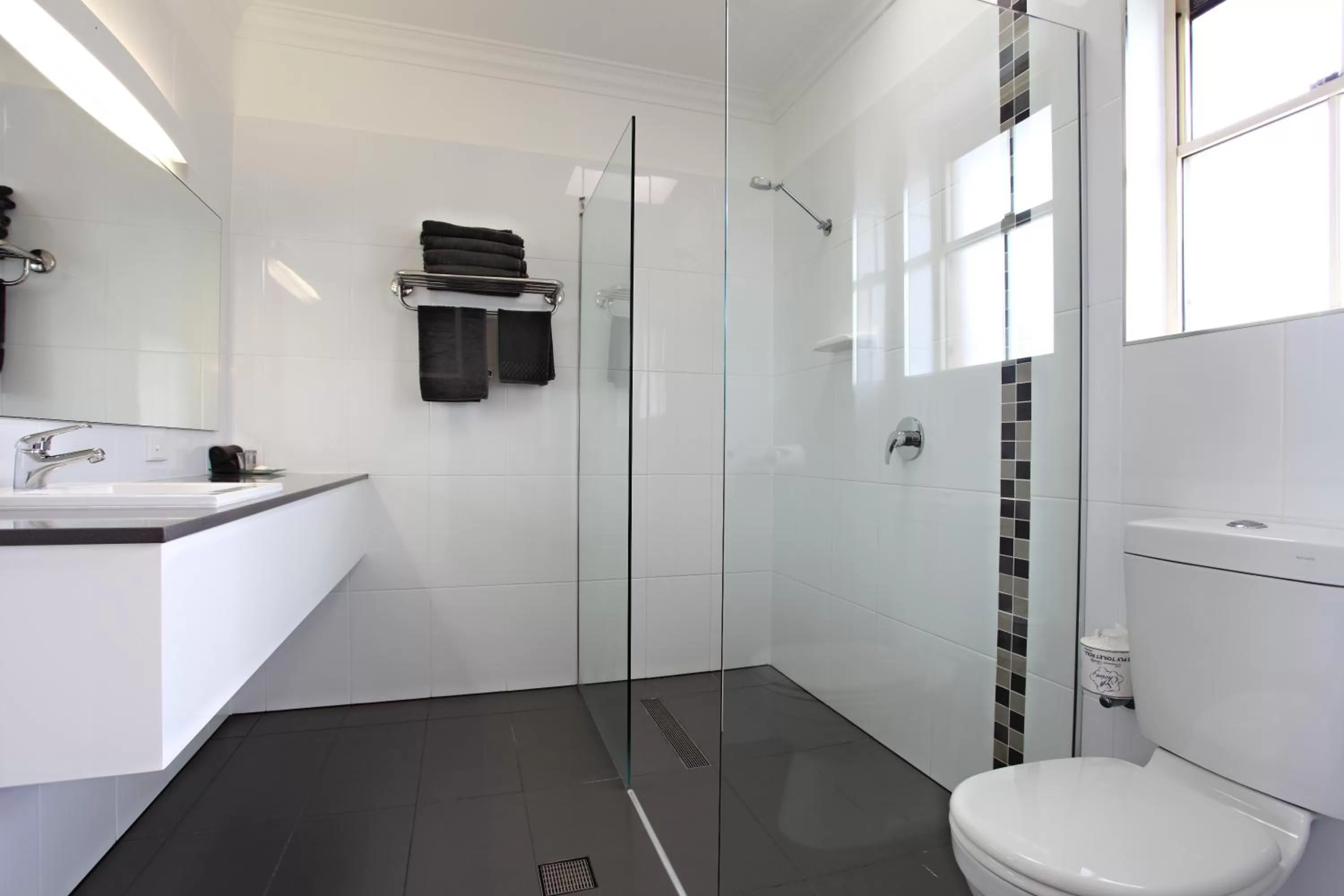 Superior Double or Twin Room in Coopers Colonial Motel