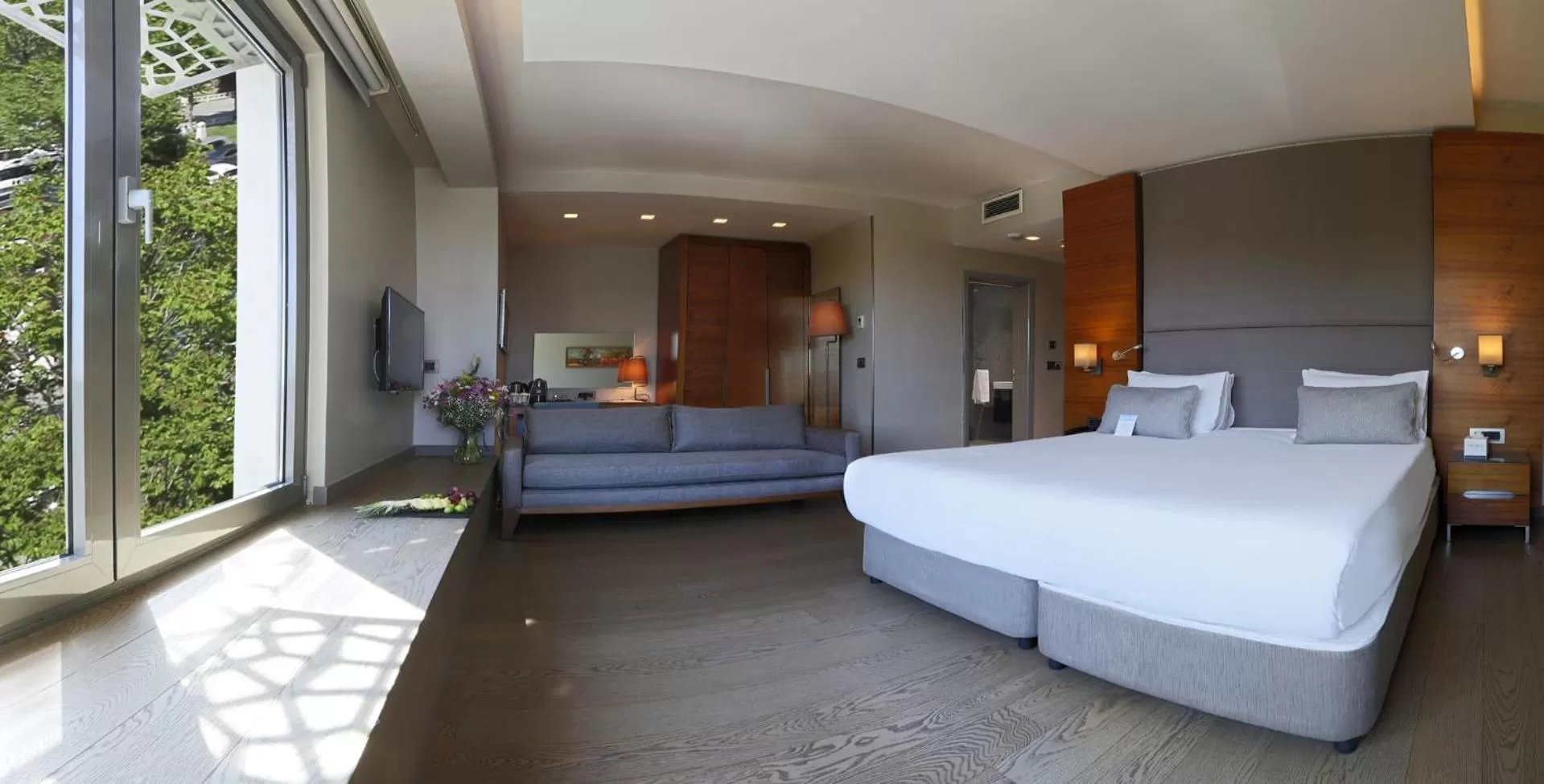 Corner Deluxe Room in Hotel Arcadia Blue Istanbul