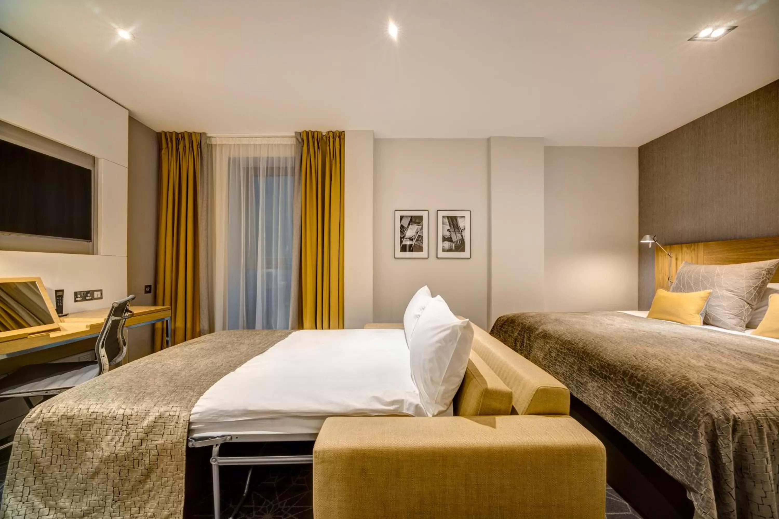 Family Room (2 Adults + 2 Children) in Apex City of Glasgow Hotel