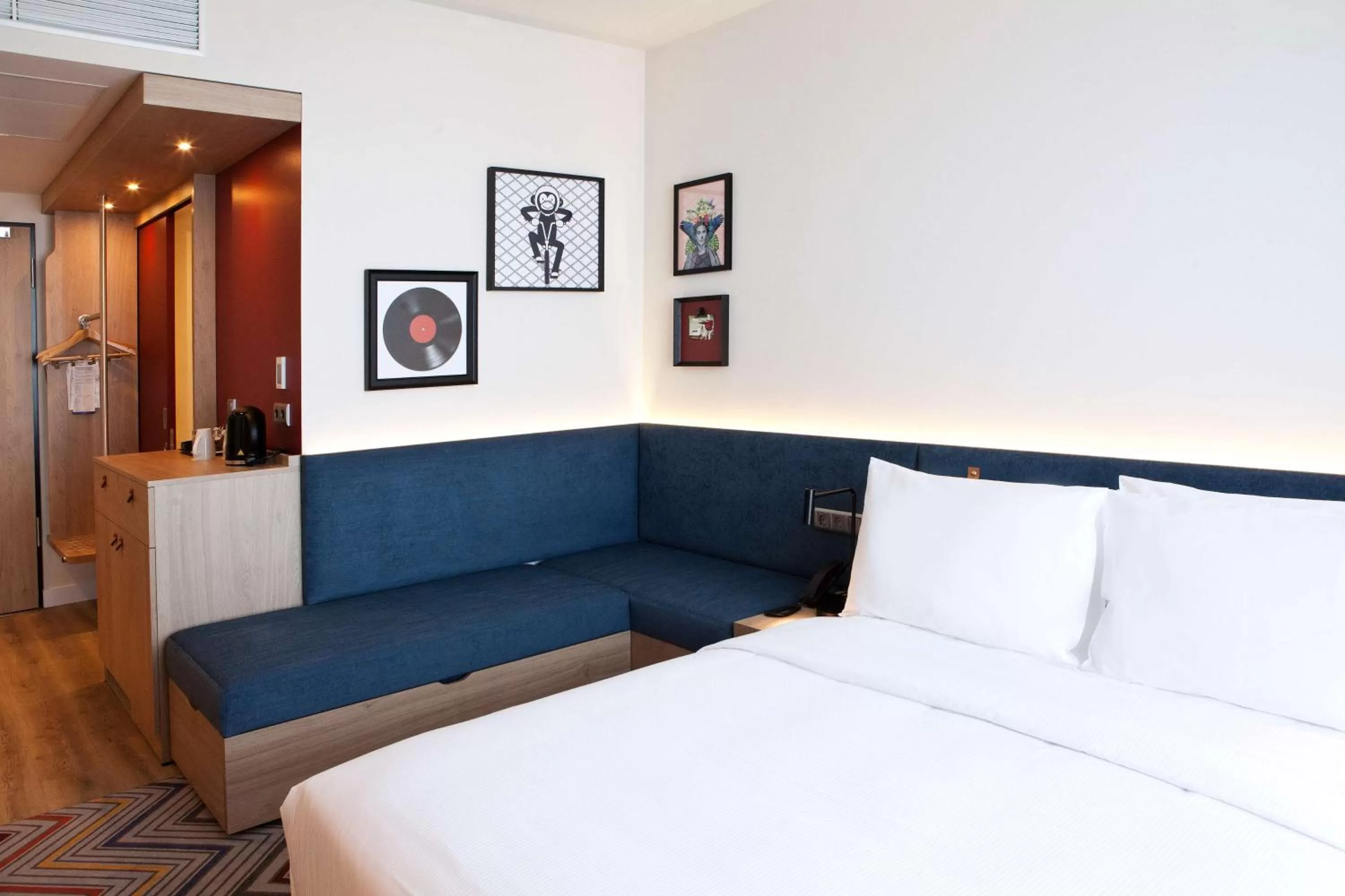 Queen Room in Hampton By Hilton Vienna Messe