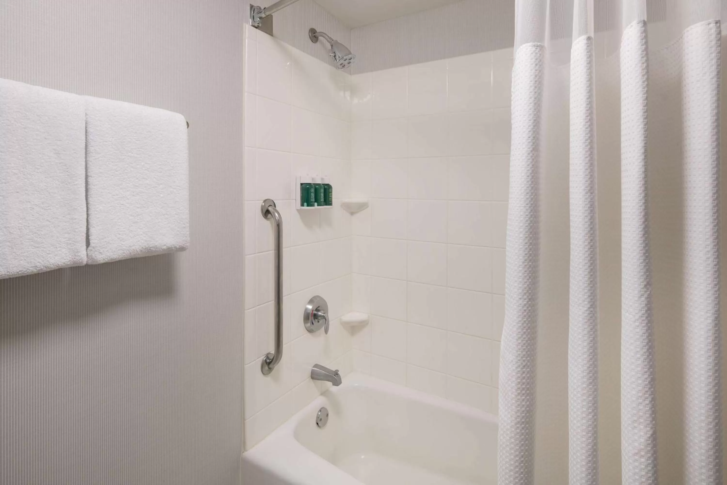 Mobility Accessible One Bedroom Suite King Bathtub in Sonesta Select Los Angeles LAX El Segundo